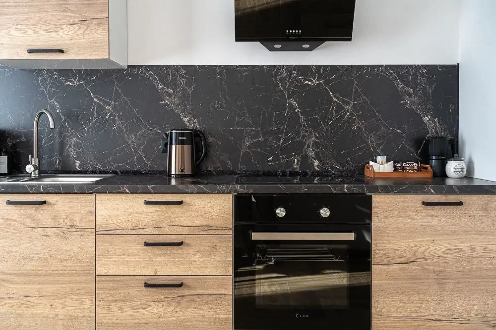 Апартаменты Monochrome от Сети Good Vibes Apartments