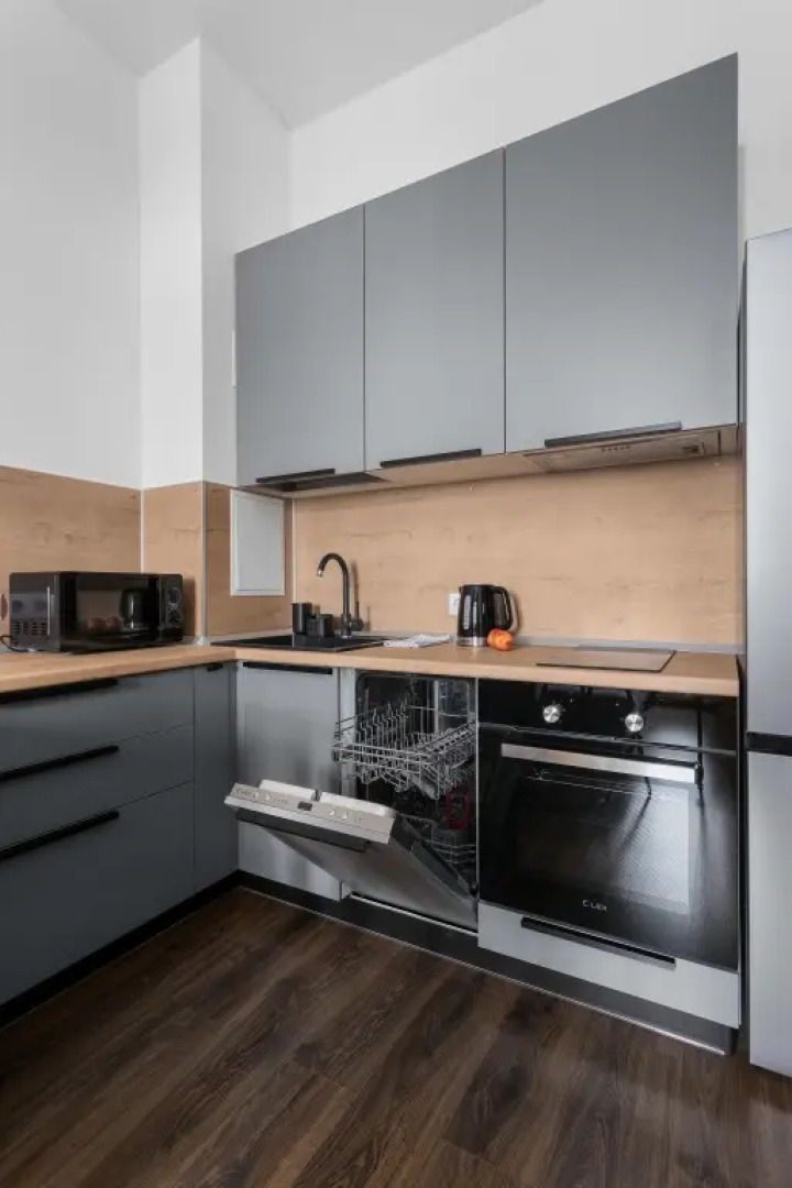 Квартира Комфорт с Балконом и Видом на Город Moderna Flat Status