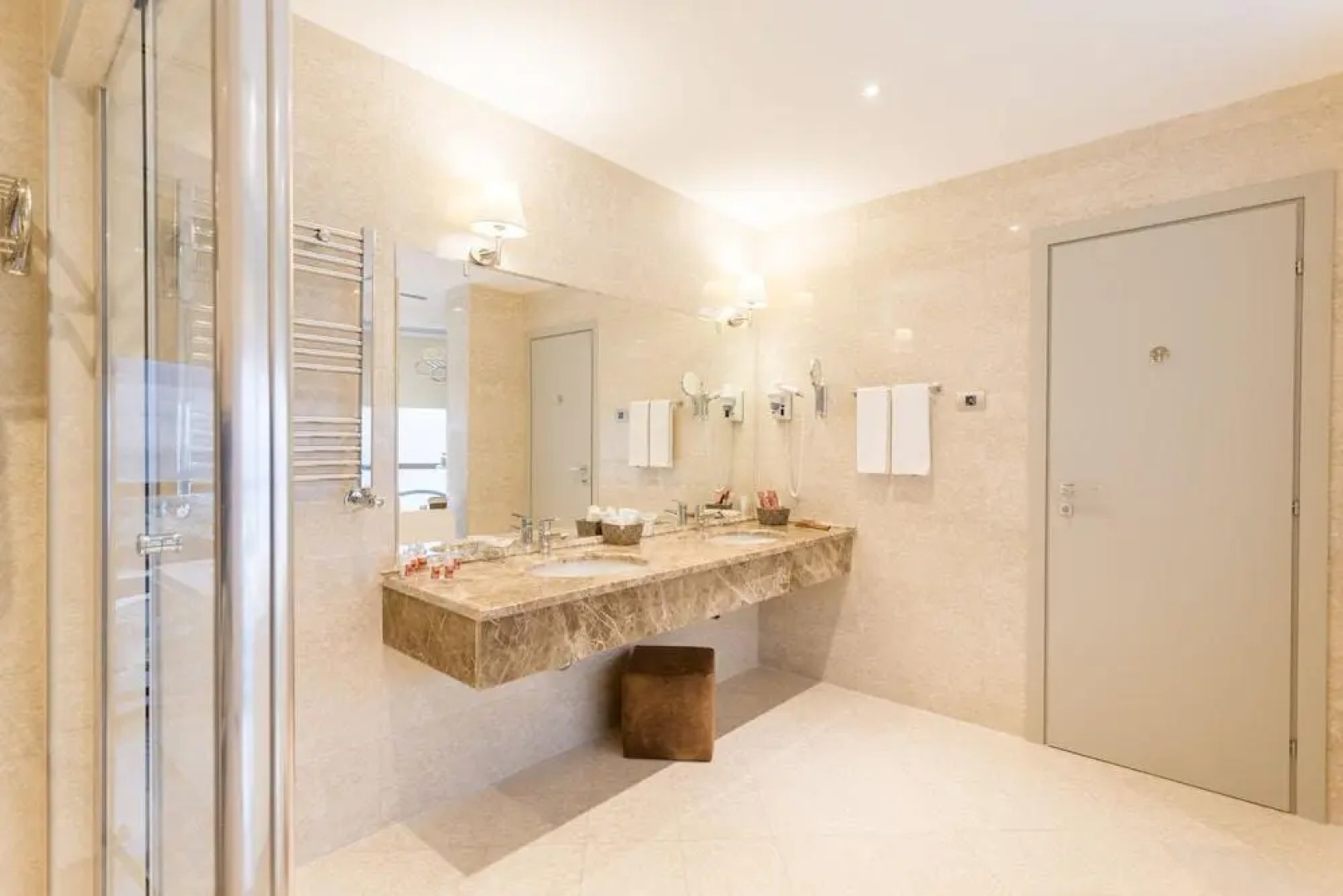 The Grand Gloria Отель