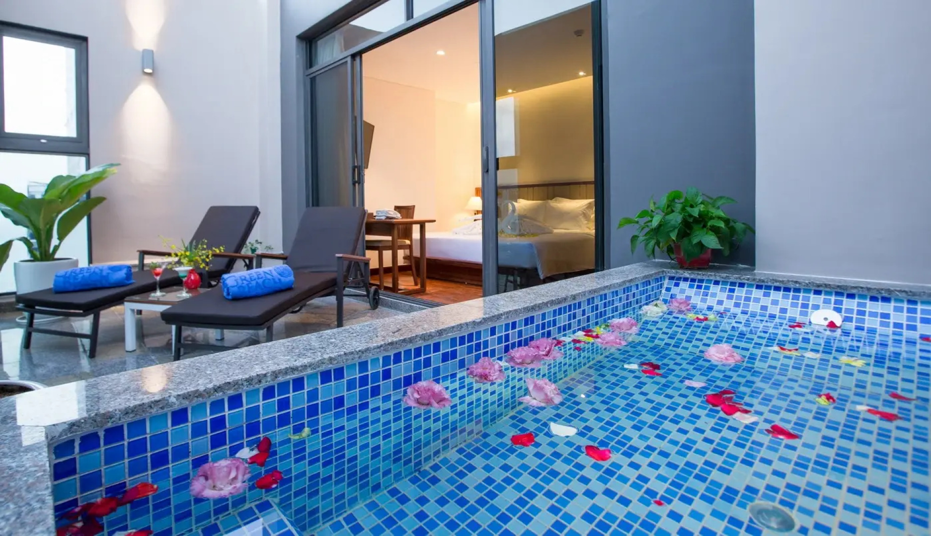 Отель Green Beach Nha Trang