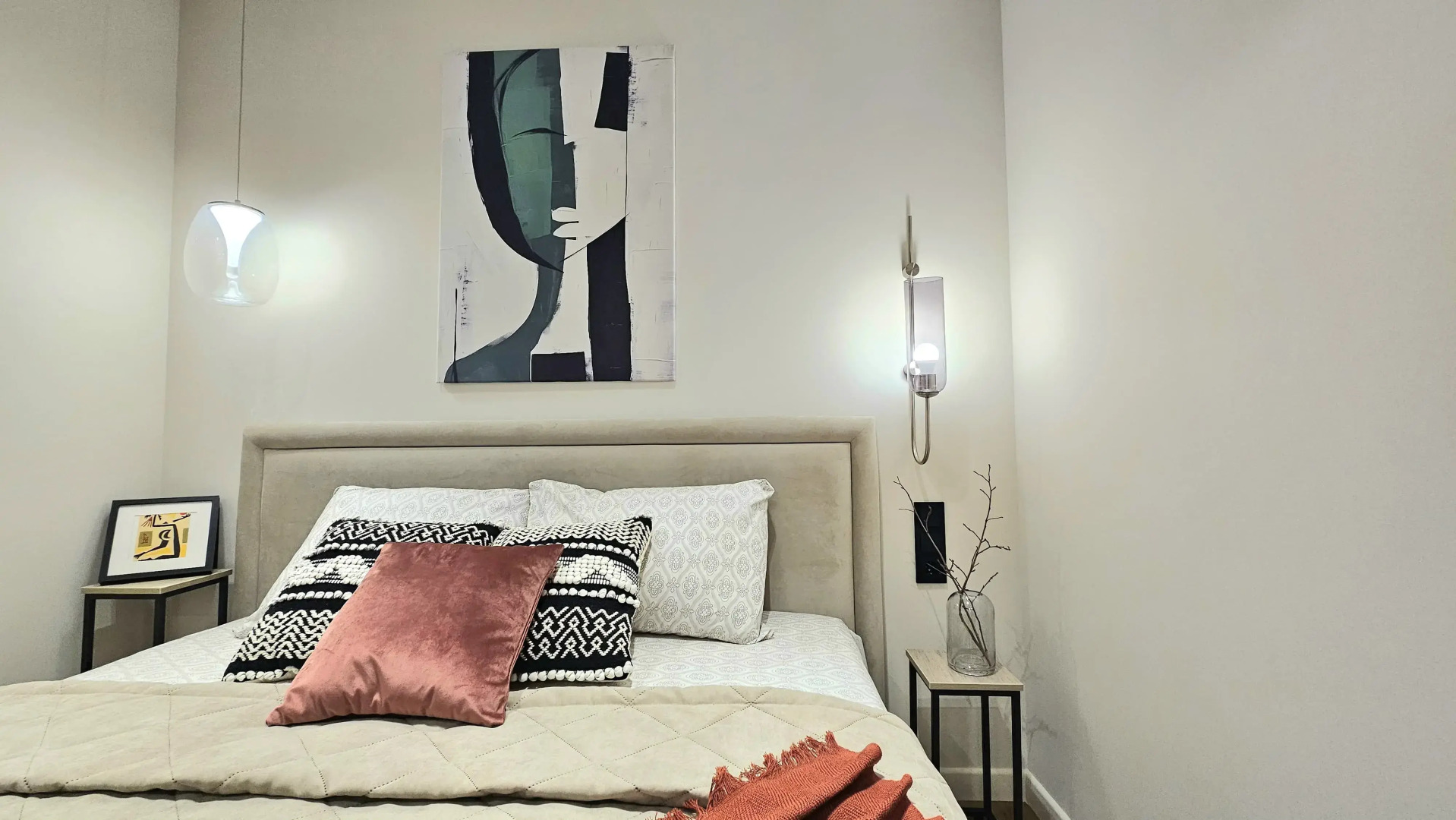 Квартира с Дизайнерским Ремонтом в Центральной Части Города от Urban Apartments