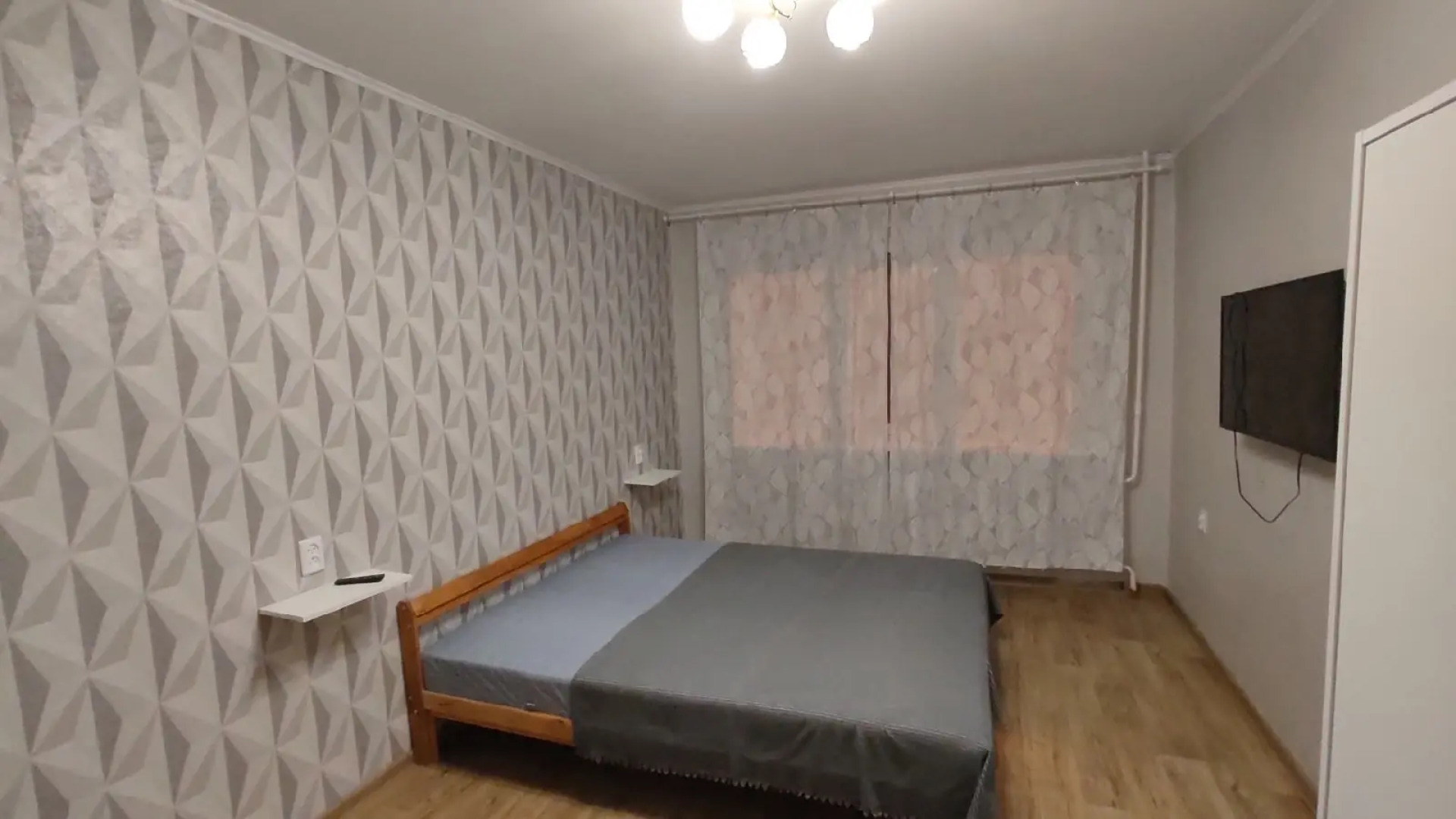 Квартира Двухкомнатная 50 лет Октября 33