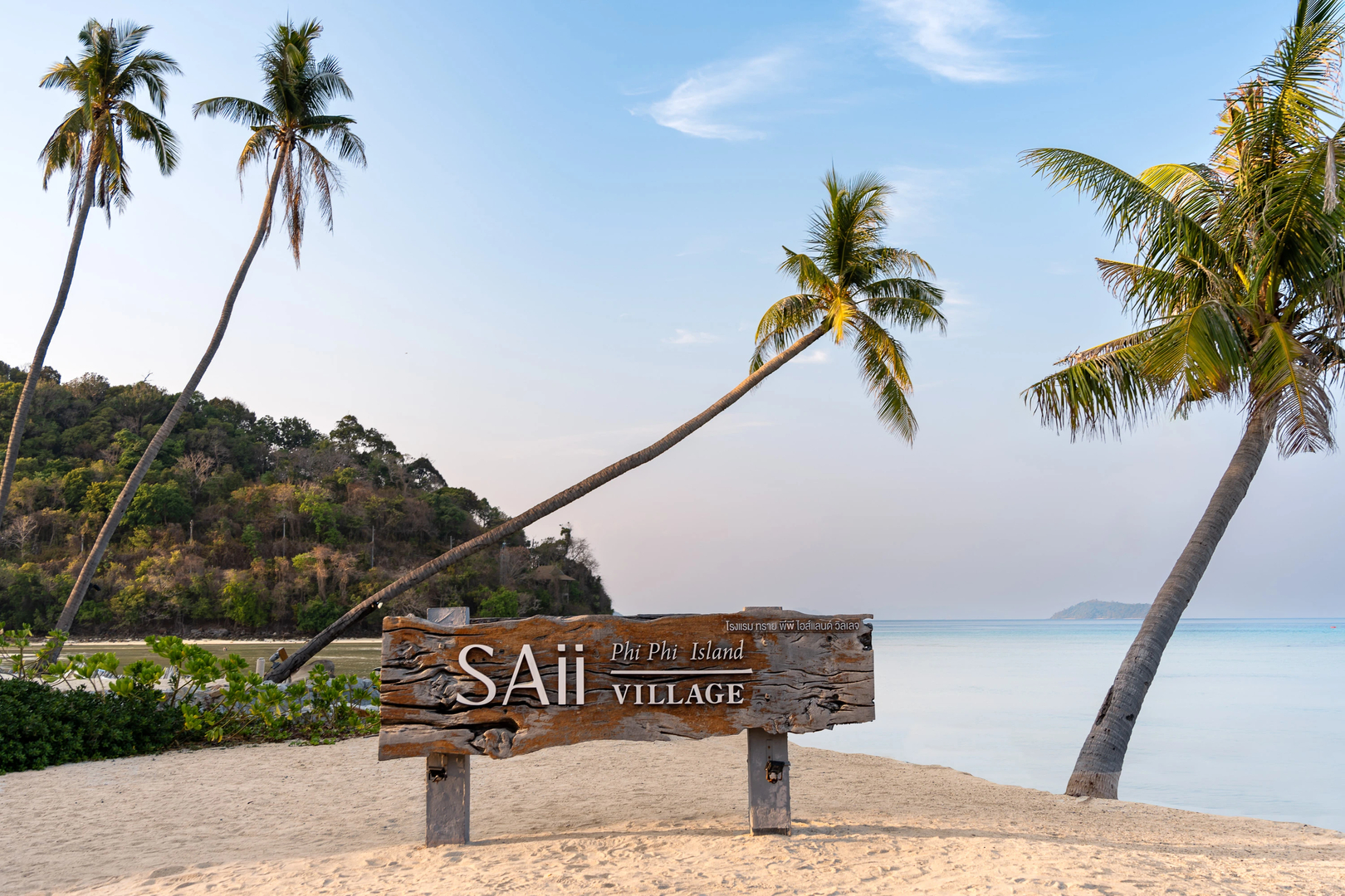 Отель Saii Phi Phi Island Village