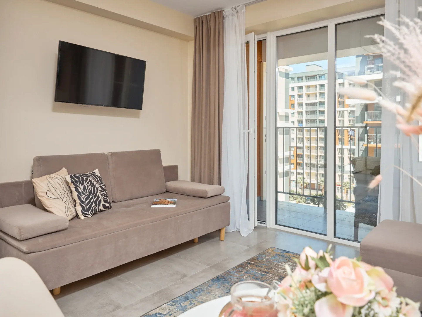 Квартира с боковым видом на море и горы в ЖК Каравелла Португалии