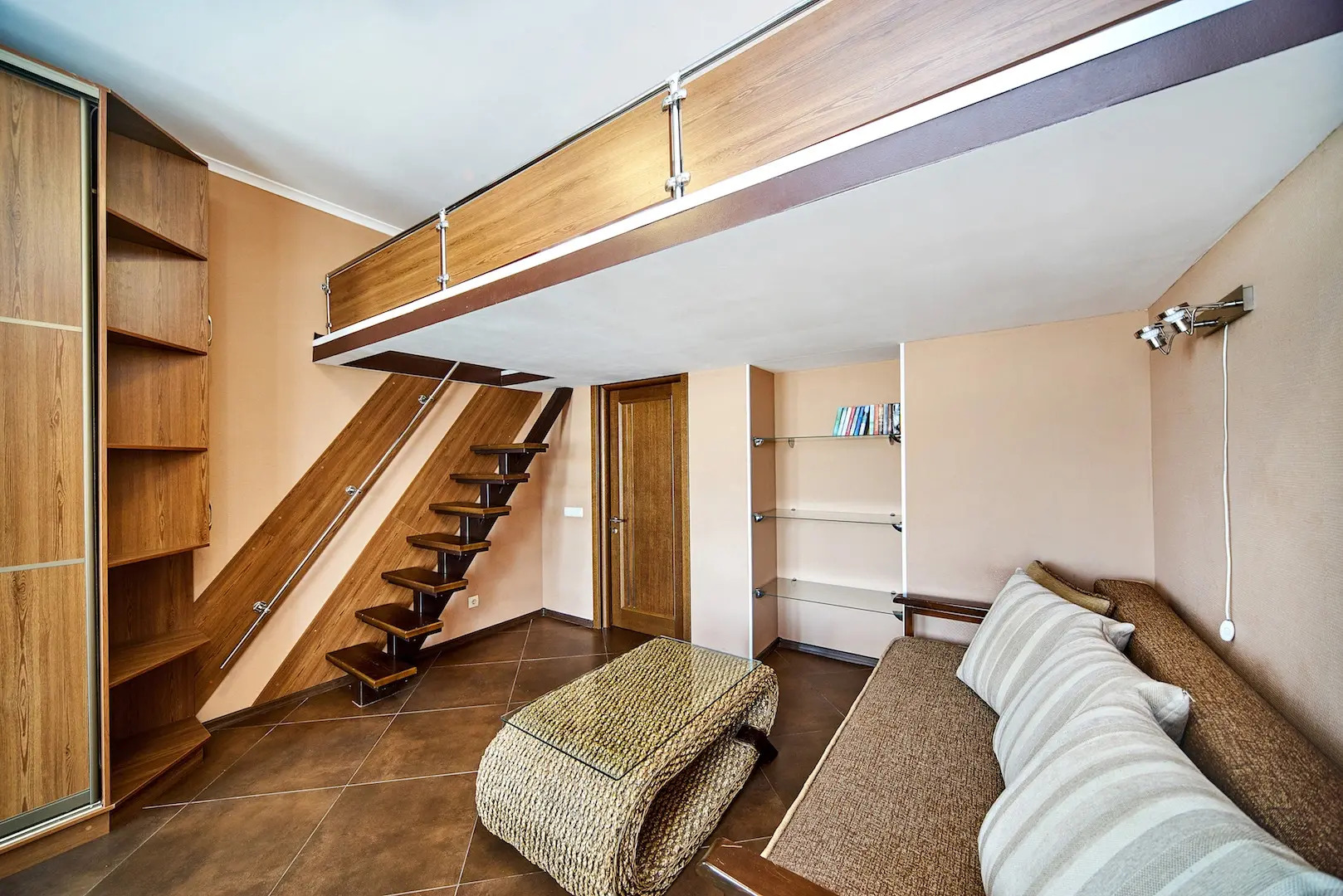 Двухуровневые апартаменты у моря на Античном