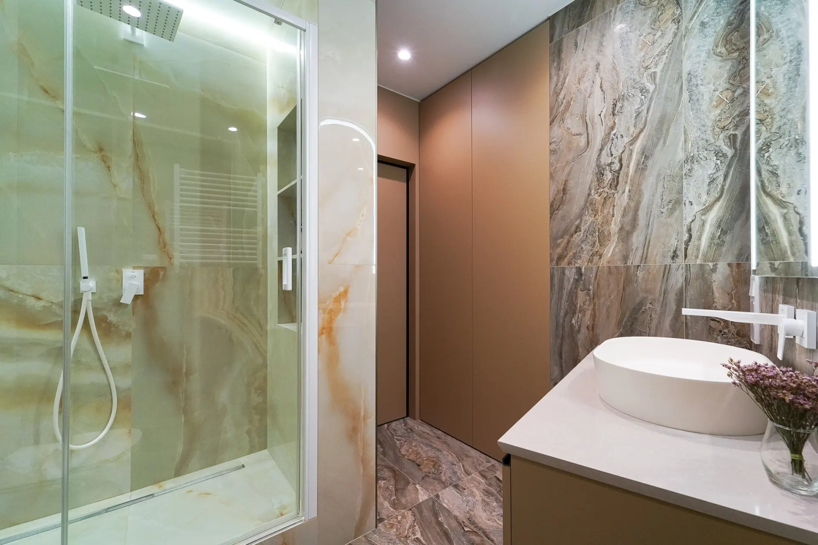 Квартира стильная двухкомнатная VIP на берегу реки