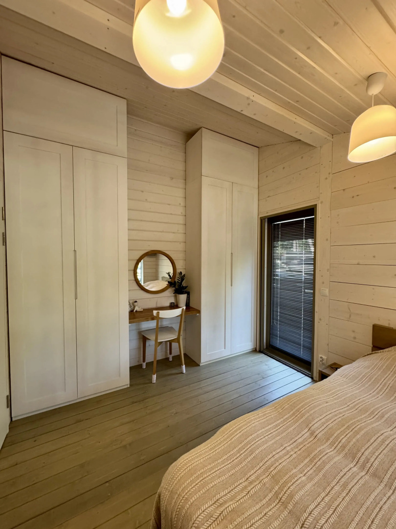 Частный Дом с Верандой в Лесу