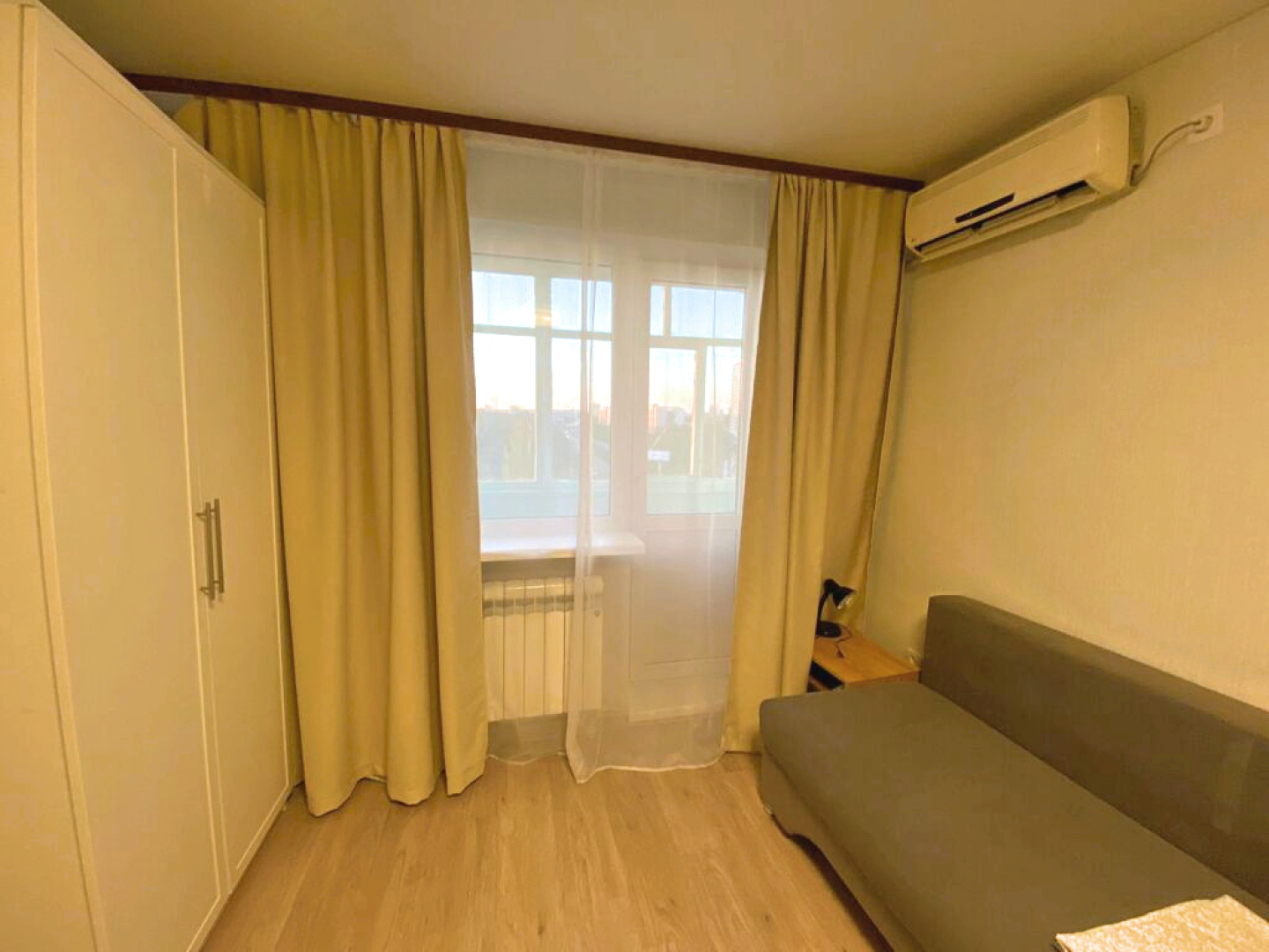 Квартира Даурская, Город на Ладони