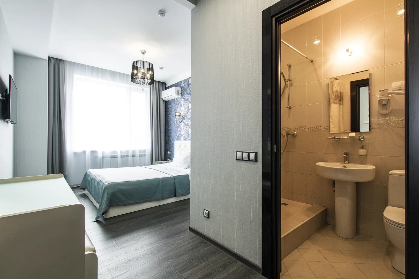 Отель Корона