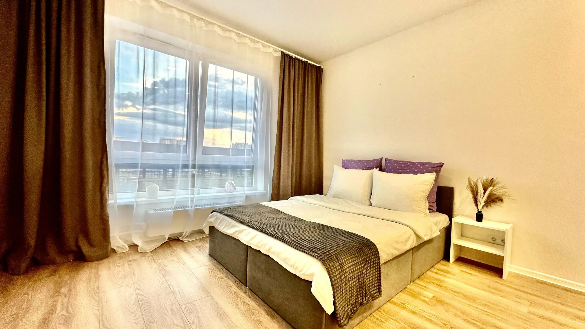 Апартаменты Истоман Студия вид на пруд