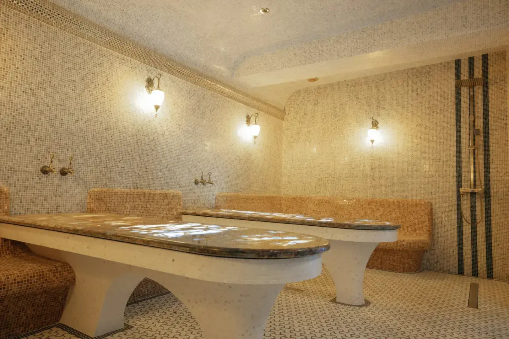 Отель Kohinur Plaza