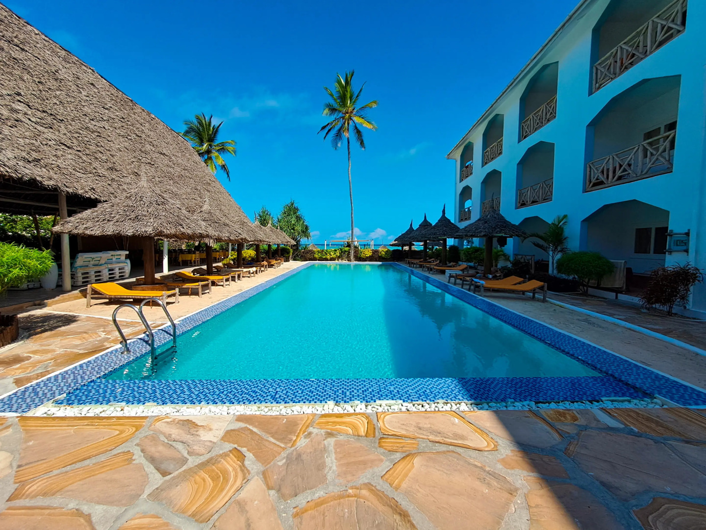 Отель AHG Sun Bay Mlilile Beach