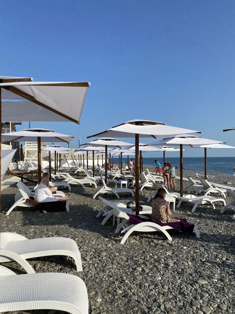 U Morya Luchezarnyij Apartments