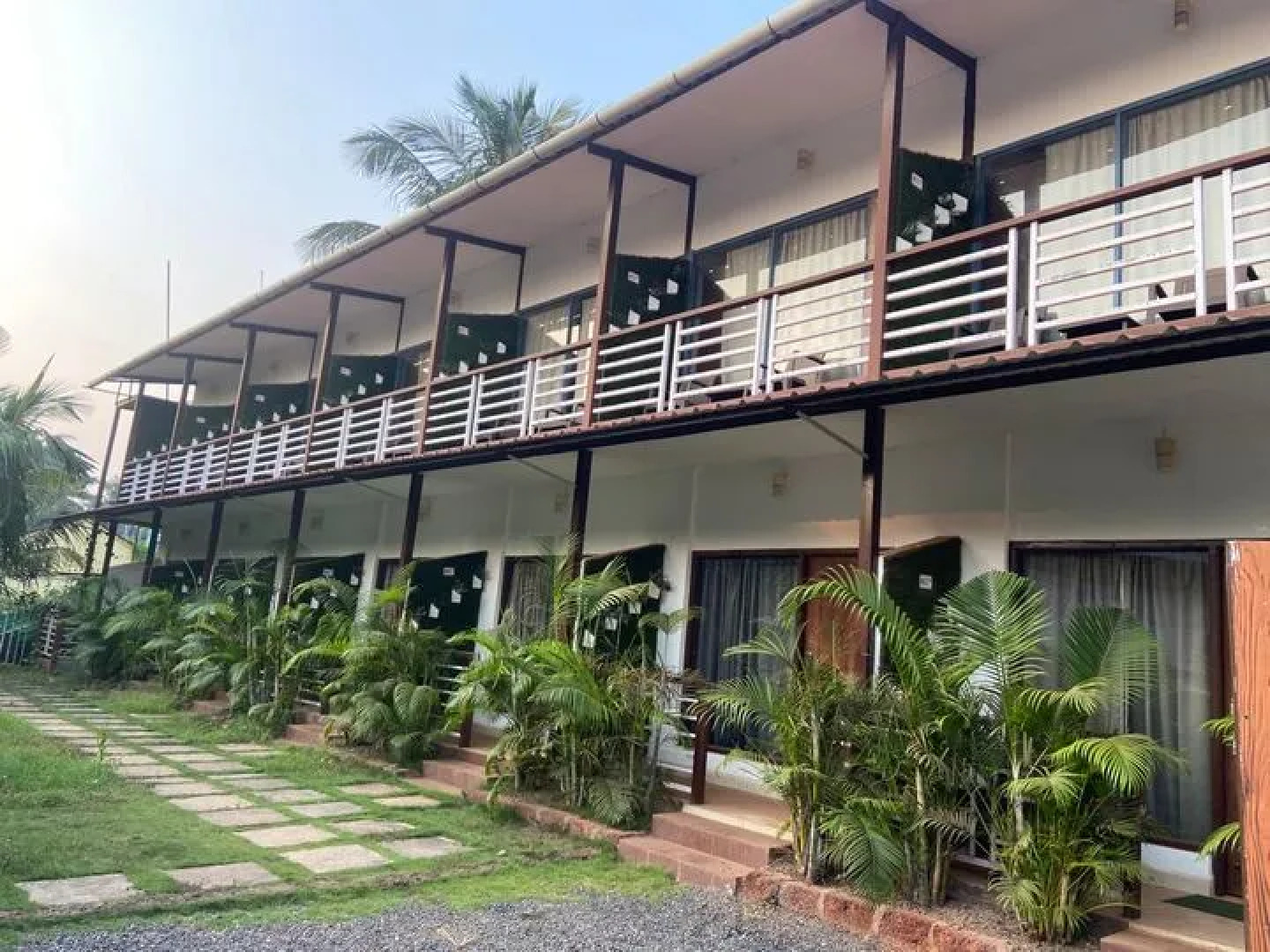 Hotel YogiTree beach Resort & Cafe