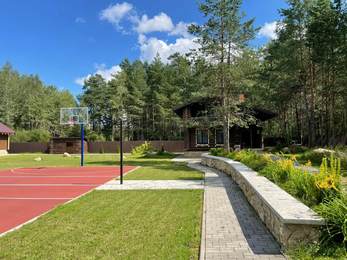 Частный дом с баней