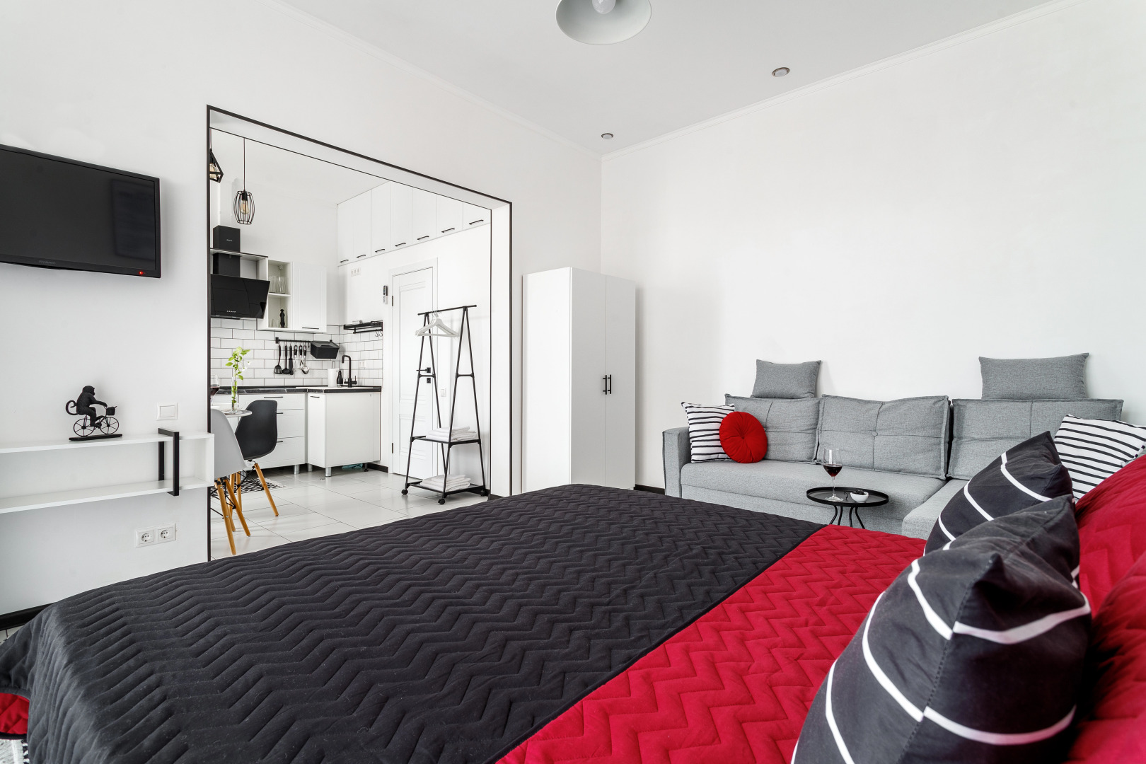 Апартаменты Caмая Стильная Студия c Видoм нa Мoре и Собcтвeнным Вxодом от Home Group apartments