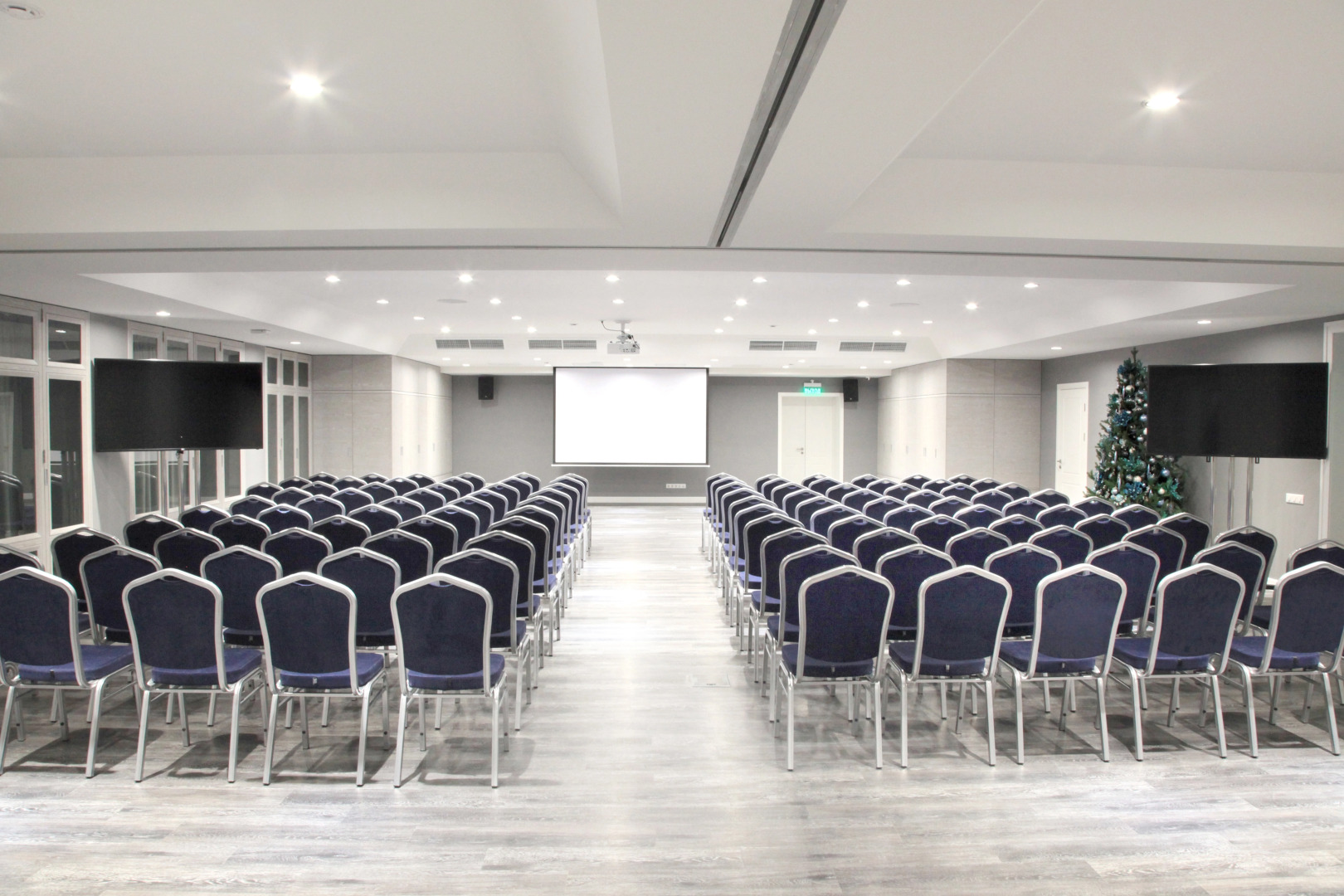 Отель Островский