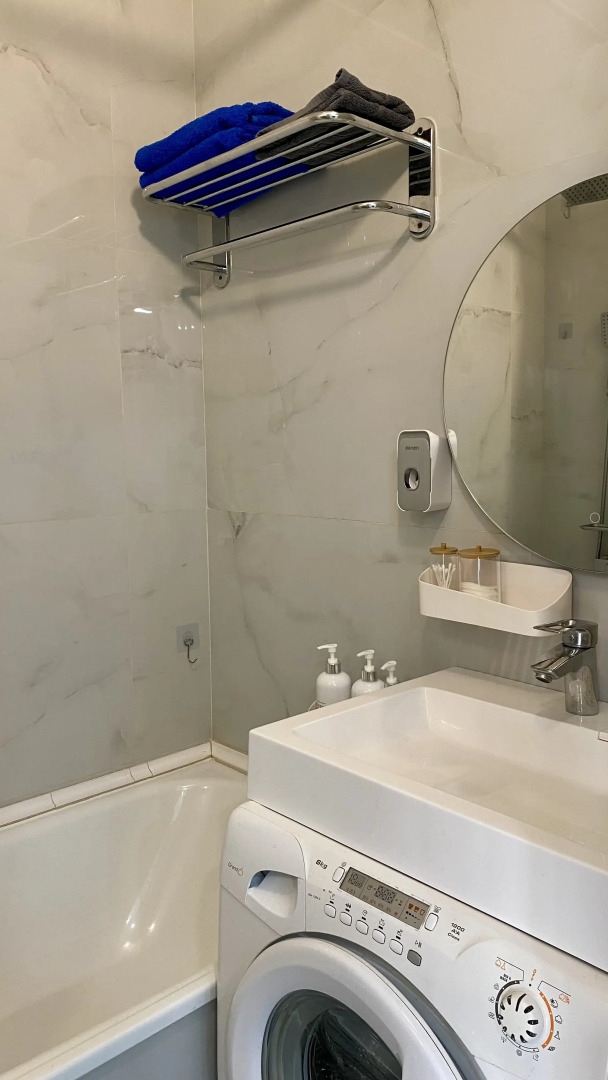 Квартира Ваш Оазис Спокойствия с Видом на Реку и Горы в Центре Городской Жизни