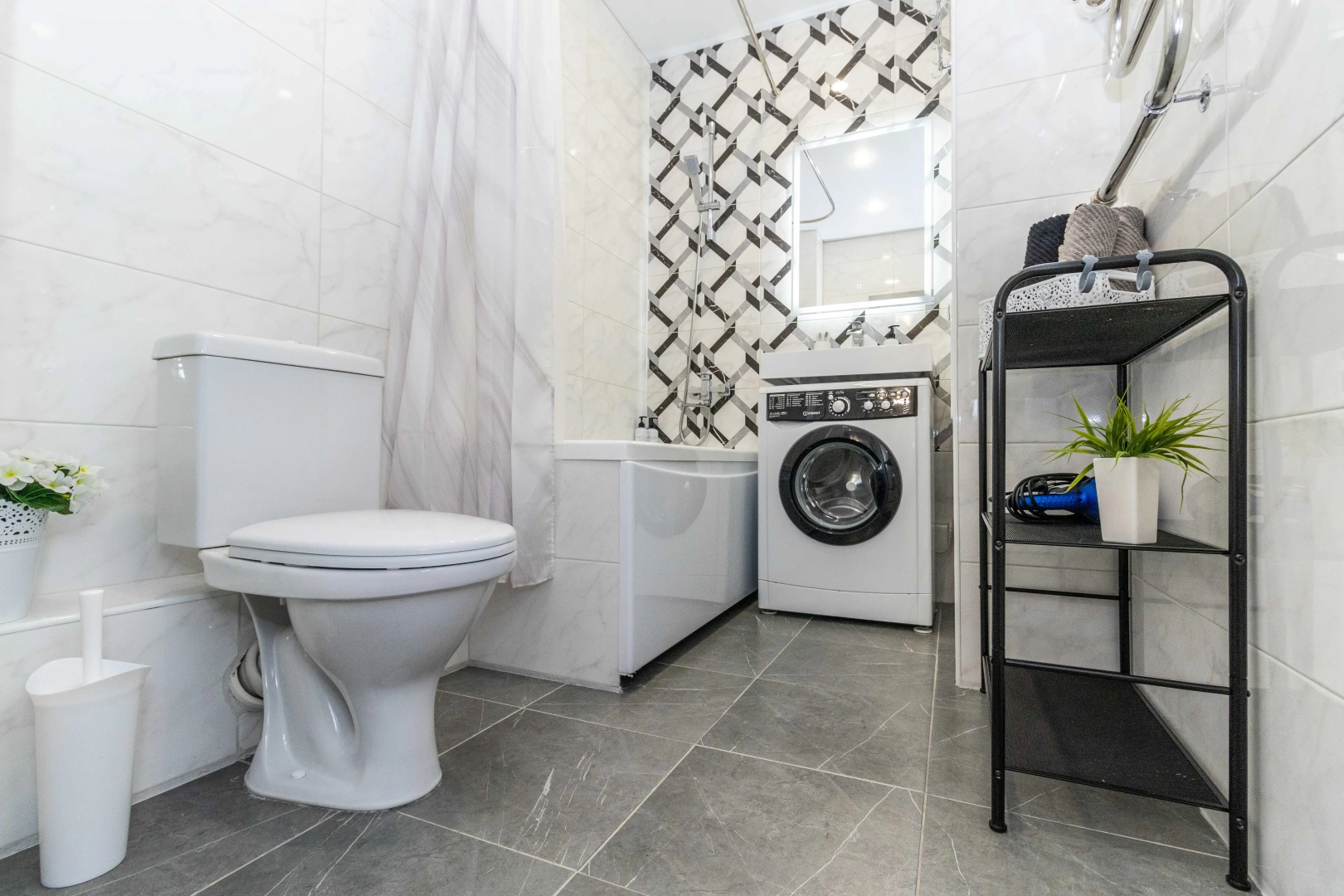 Квартира комфортные Ивана Захарова 18/2