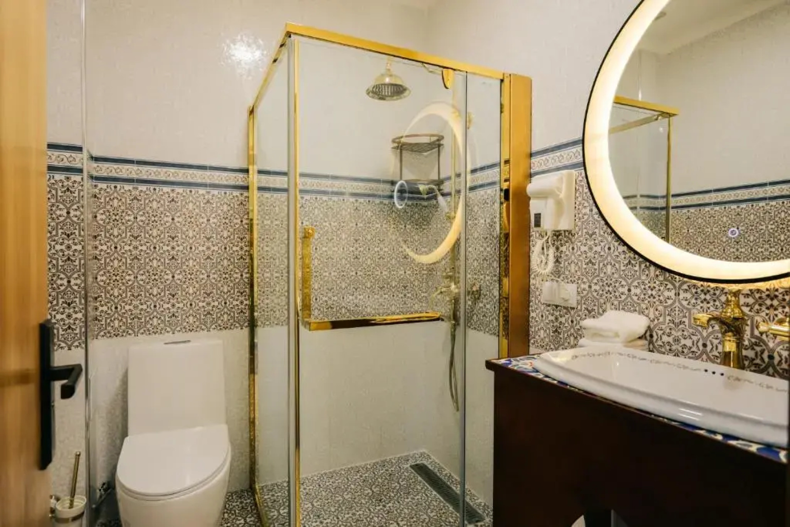 Отель Jannat Regency Jalal Abad