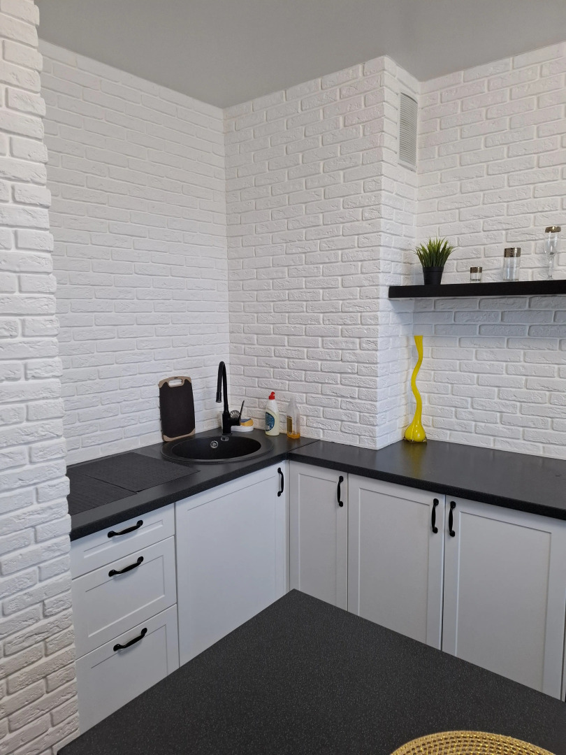 Квартира в Темных Тонах