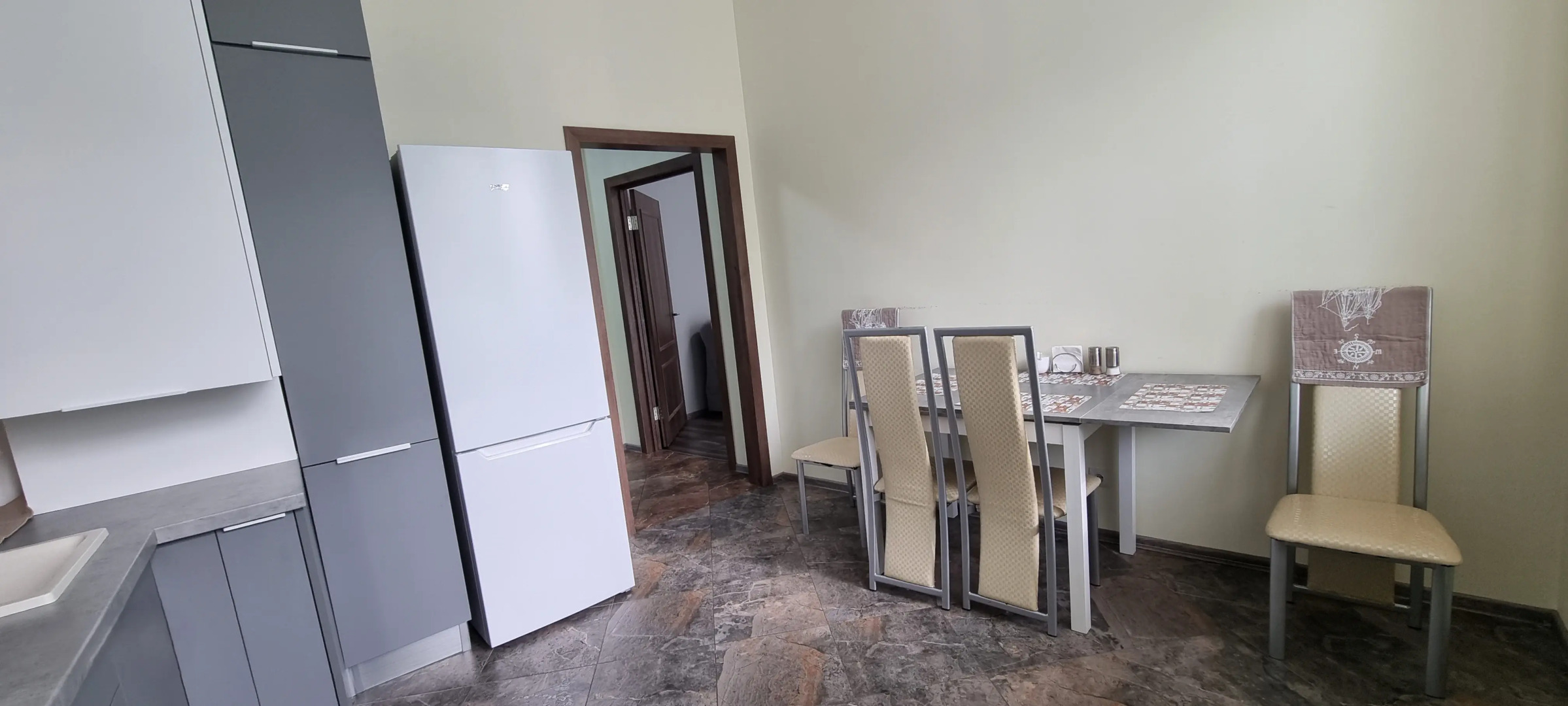 Апартаменты двухкомнатные в центре с террасой