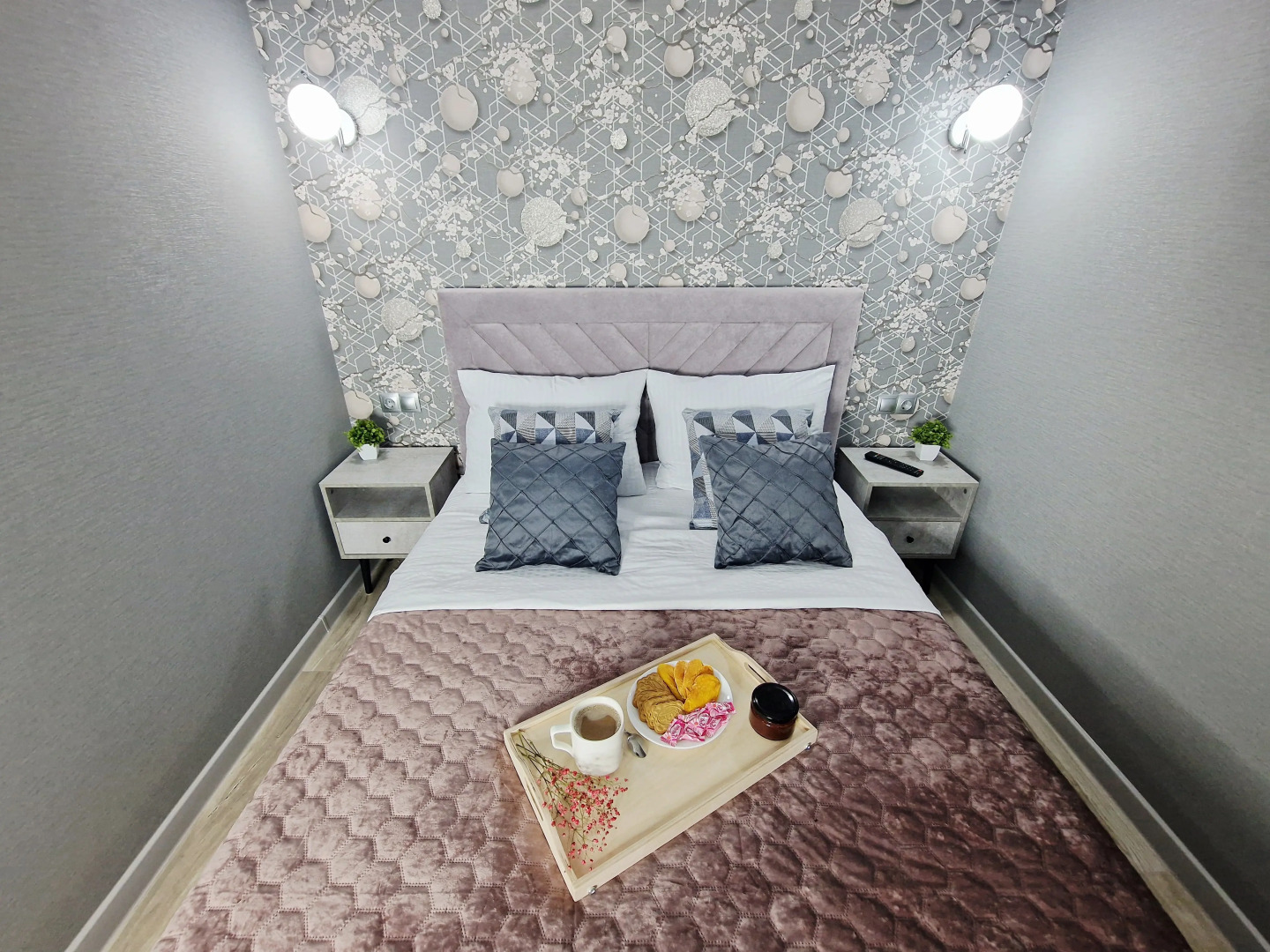 Апартаменты двухкомнатные  в новостройке