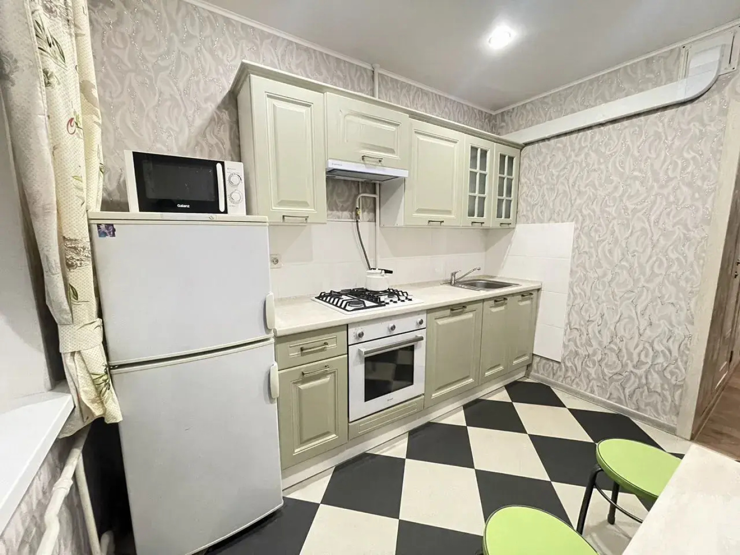 Квартира на улице Братьев Жабровых 3