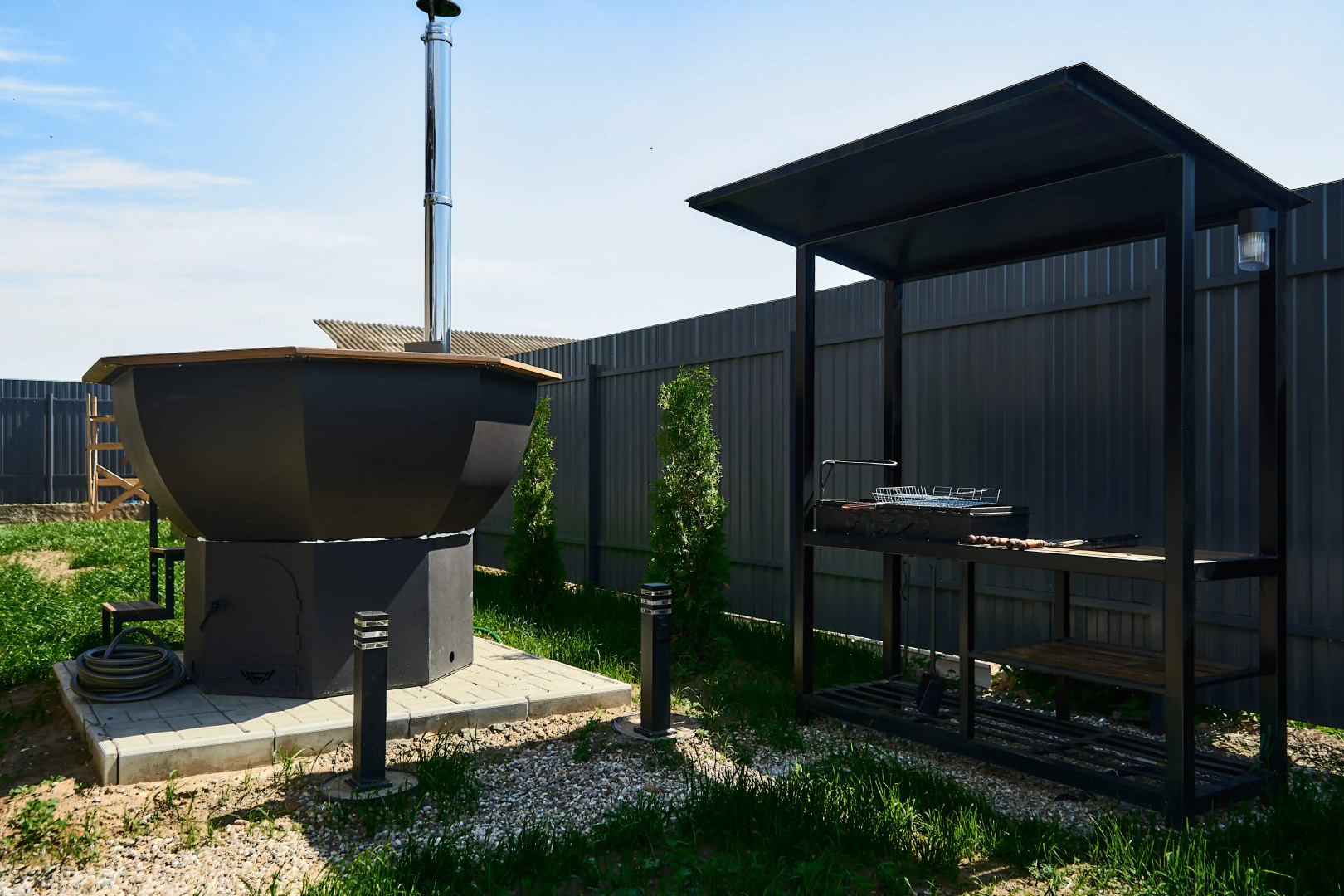 Частный дом Уютный дом с баней, чаном и барбекю у реки — для комфортного отдыха