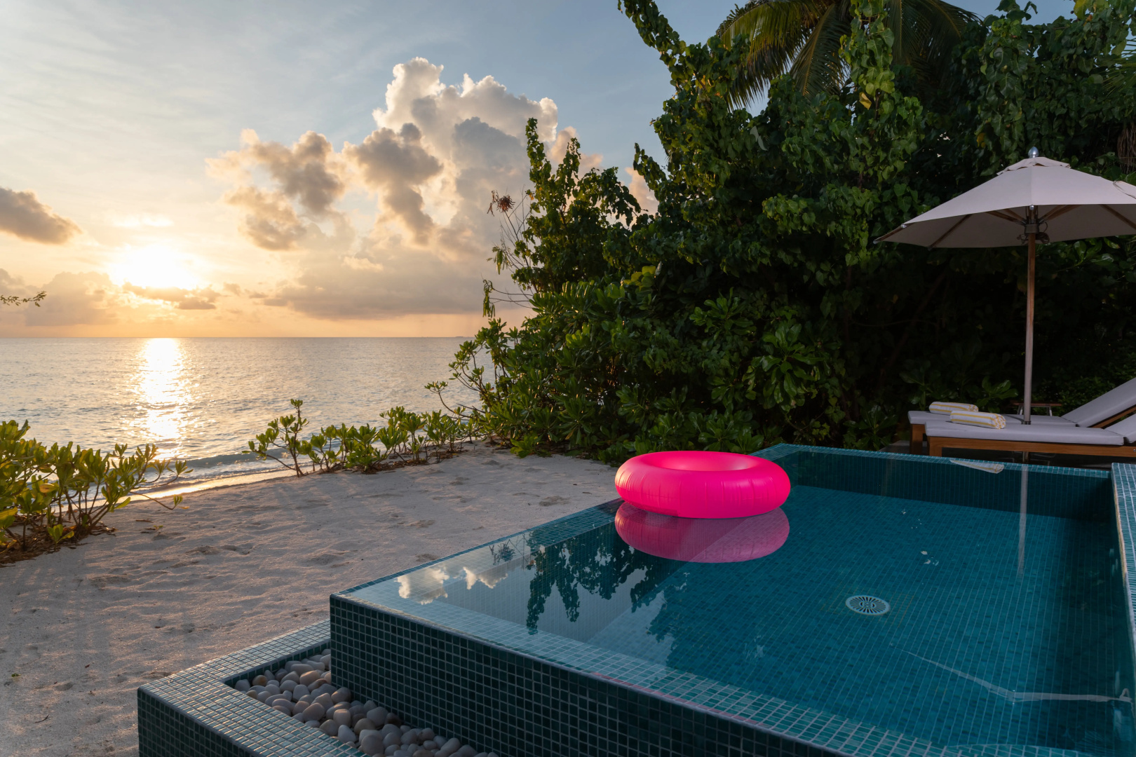 Resort The Standard Huruvalhi Maldives