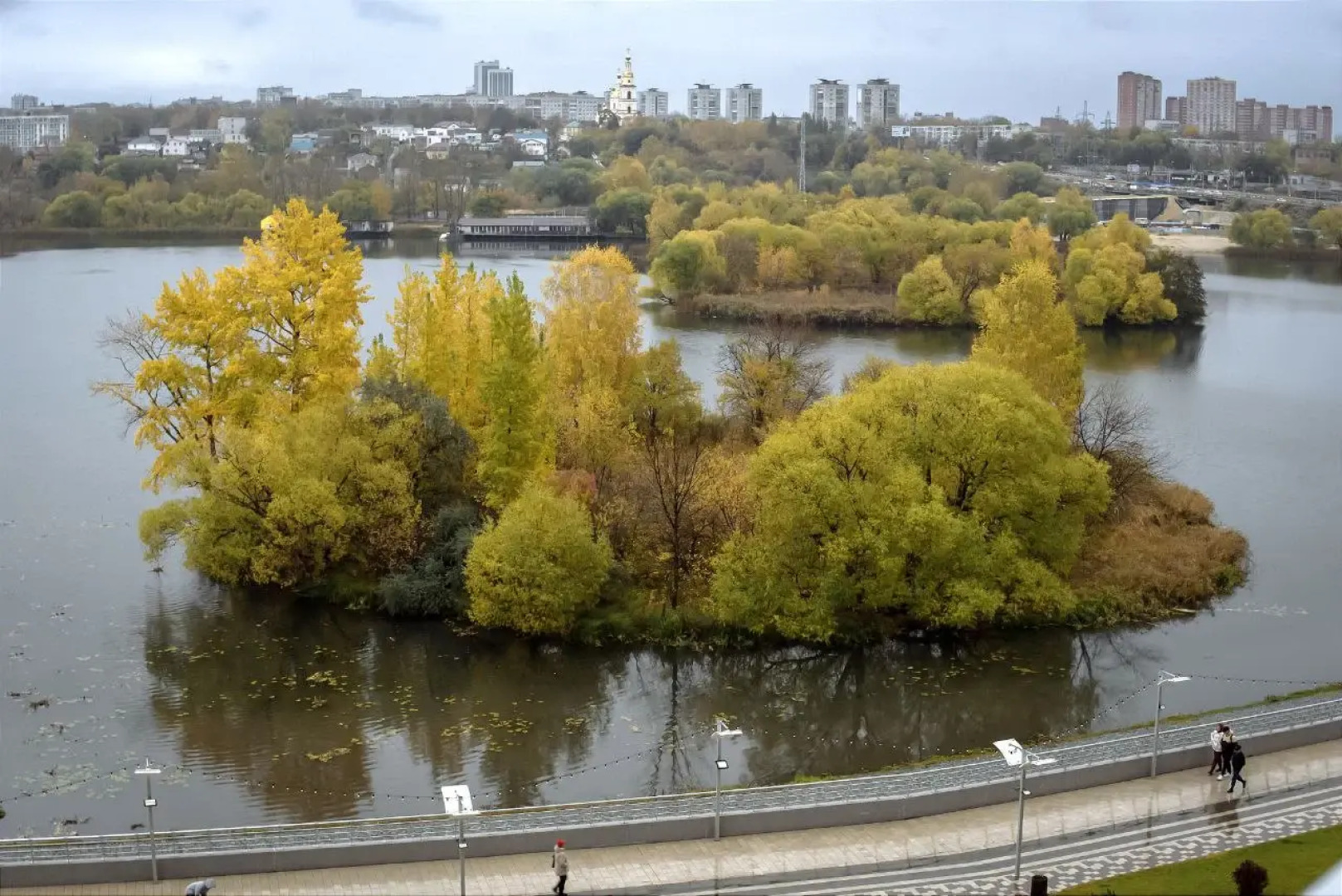Квартира с Видом на Набережную Реки