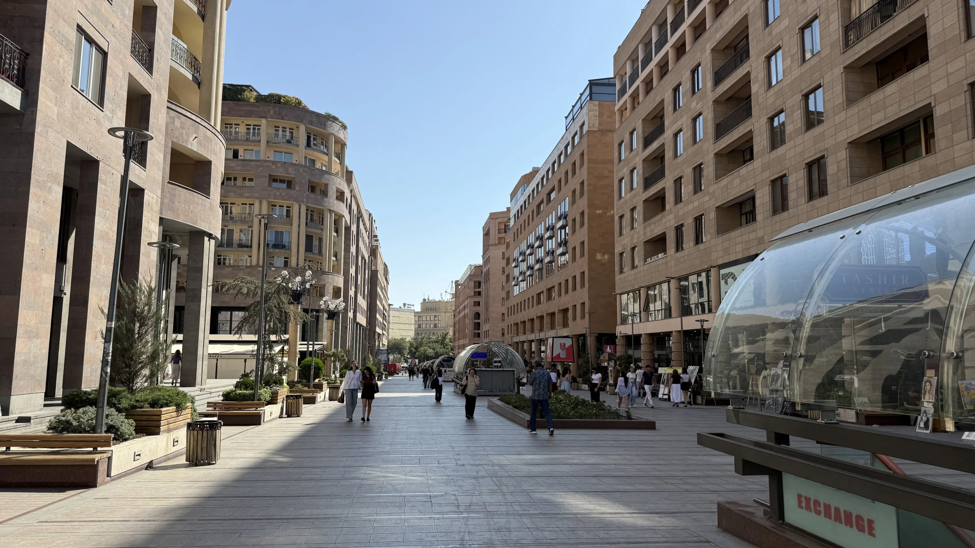 Апартаменты с 2 Спальнями и с Балконом в Центре Города от Sweet Home