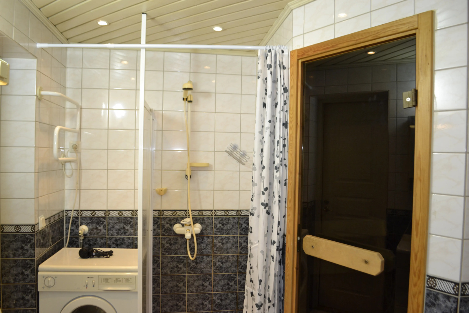 Квартира двухкомнатная с сауной лифтом и балконом