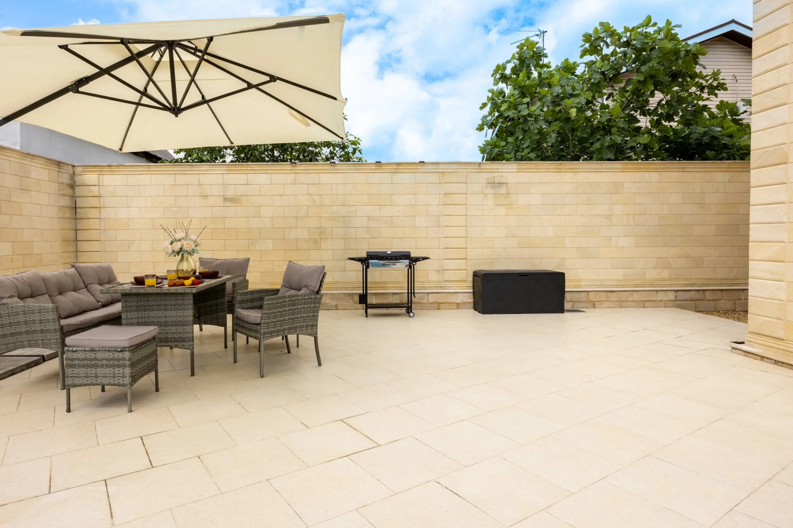 Вилла с подогреваемым бассейном и 6 спальнями