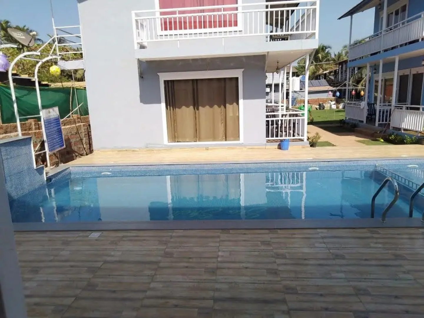 Отель Sea Shell Beach Cottages & Suite