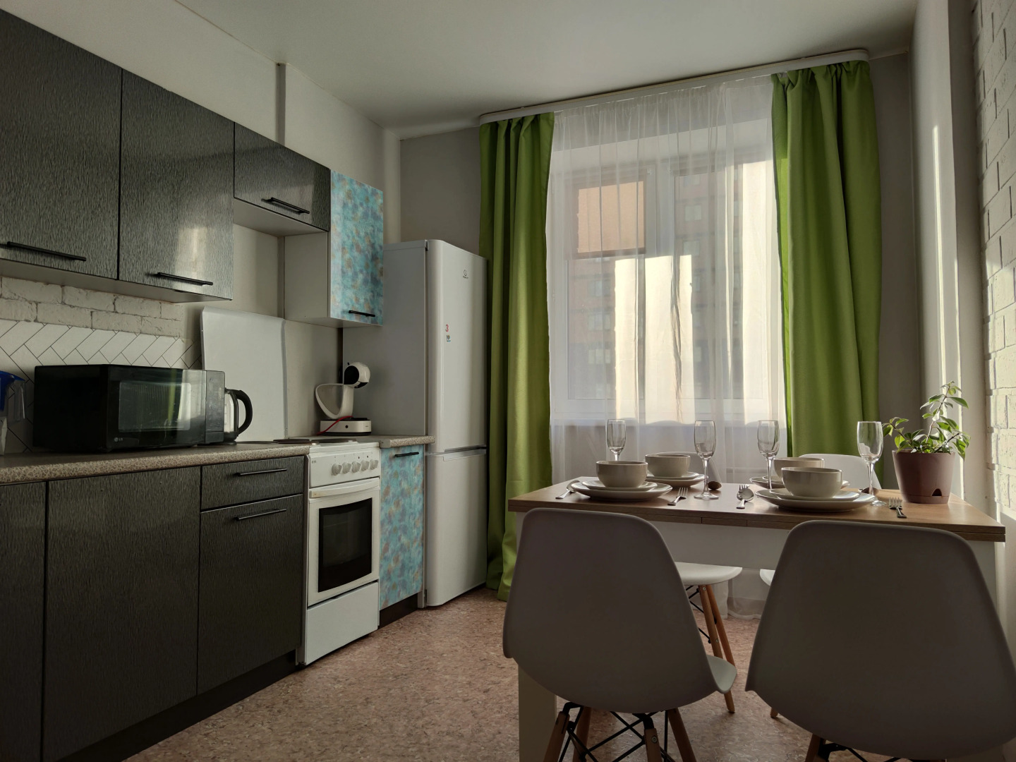 Квартира Двухкомнатная на Фрунзе 29 у ГУОР Локомотив