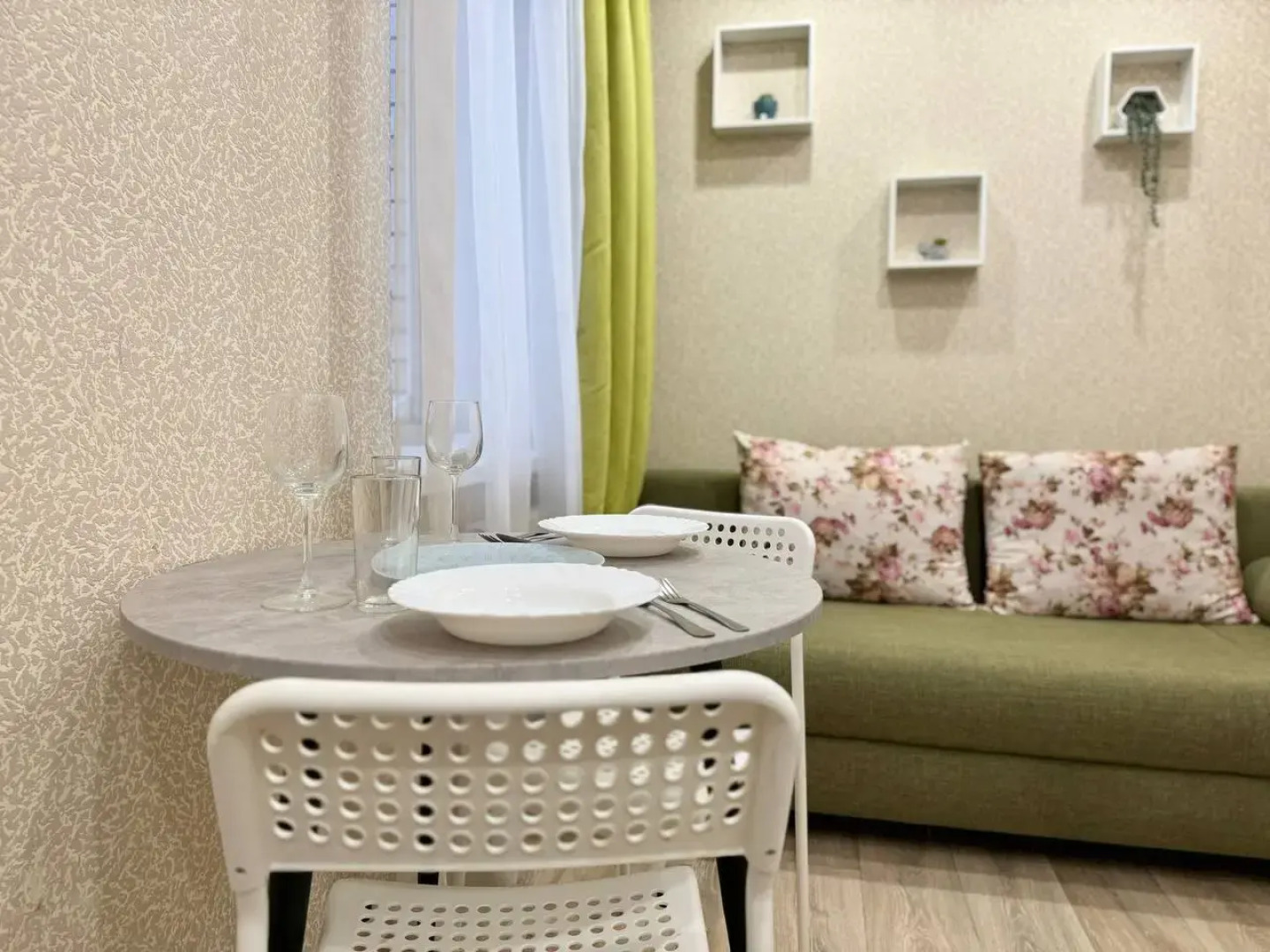 Олимпийский бульвар с видом на город