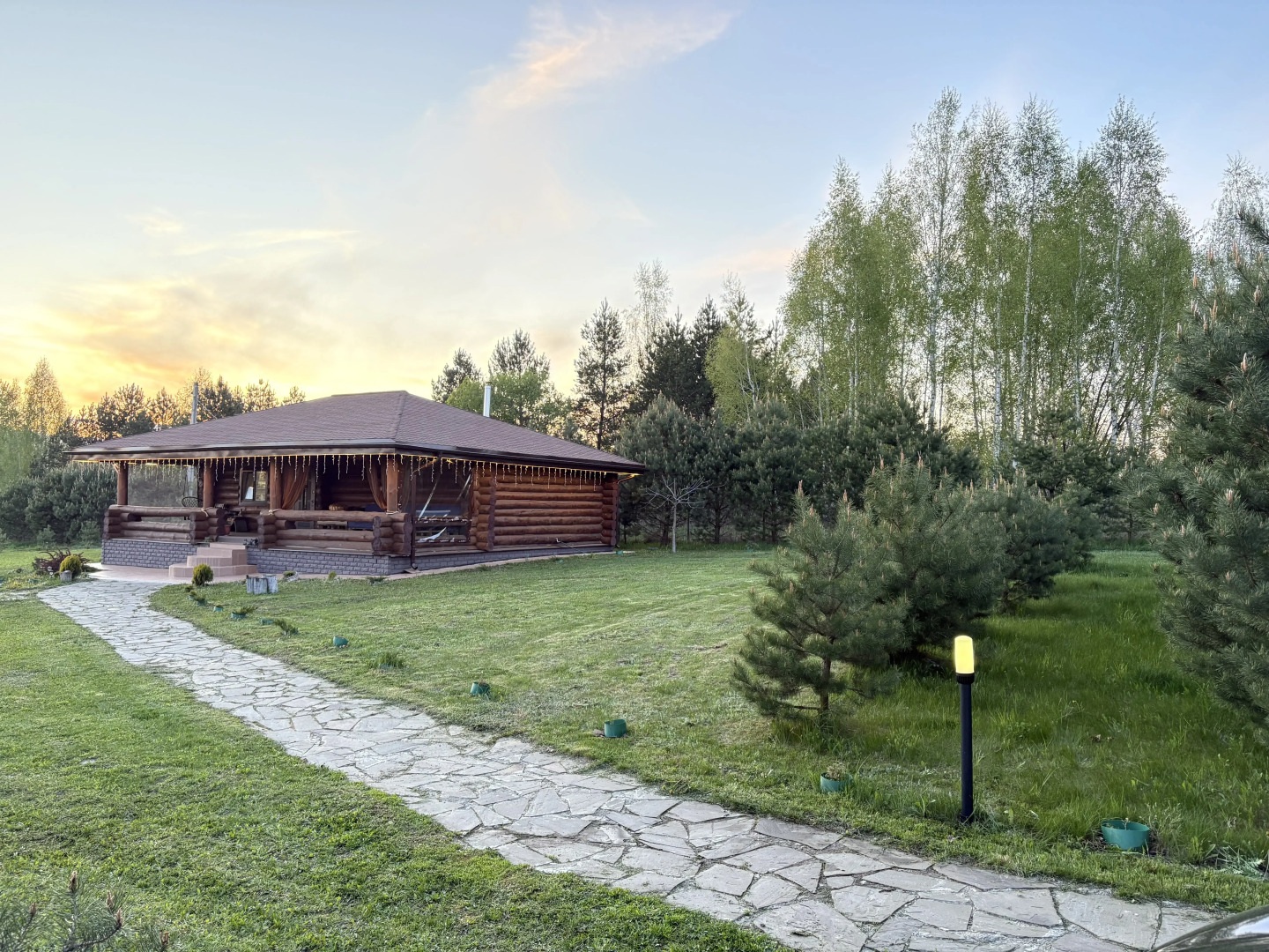 Частный дом из бревна с баней