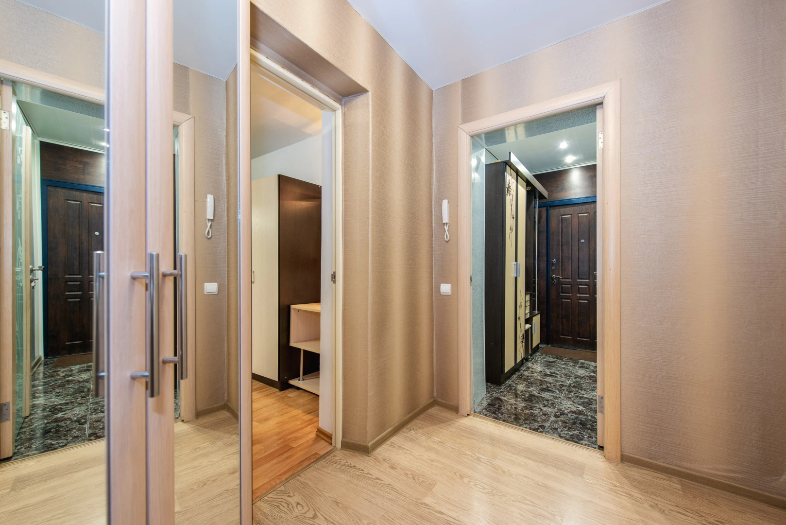 Апартаменты Яр-сутки на Московском 159