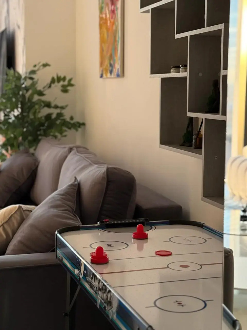 Апартаменты Sky City Moscow Уютная студия с подсветкой и Аэрохоккеем в Москва Сити! Закатная сторона!