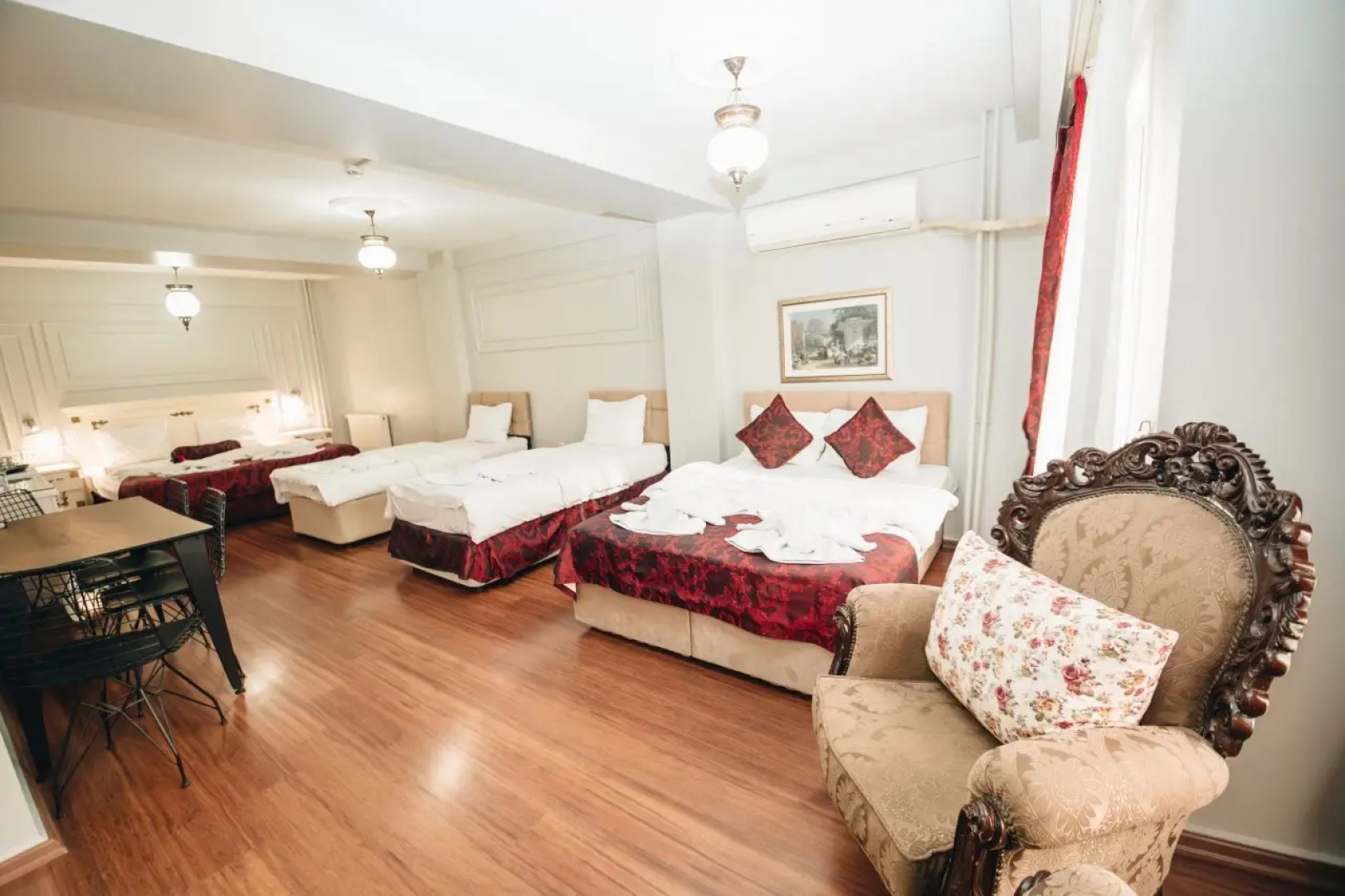 Отель Safran Suites