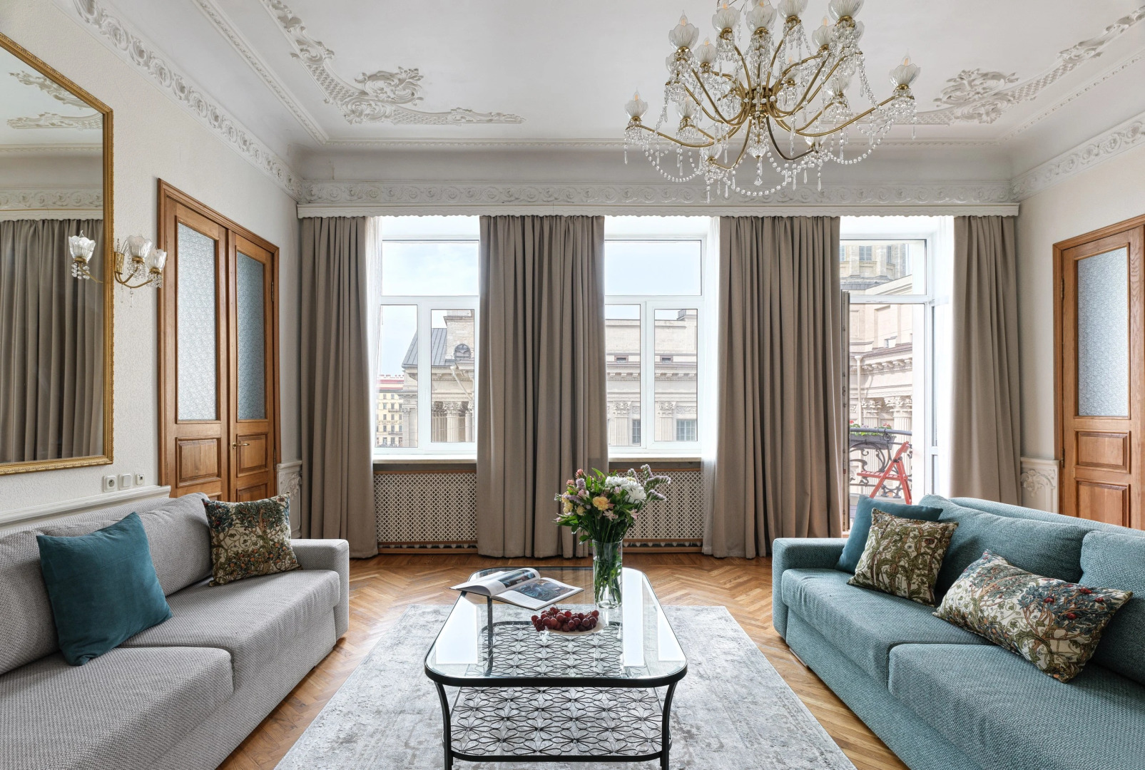 Апартаменты Minin Apartments с видом на Казанский собор 120 кв.м.