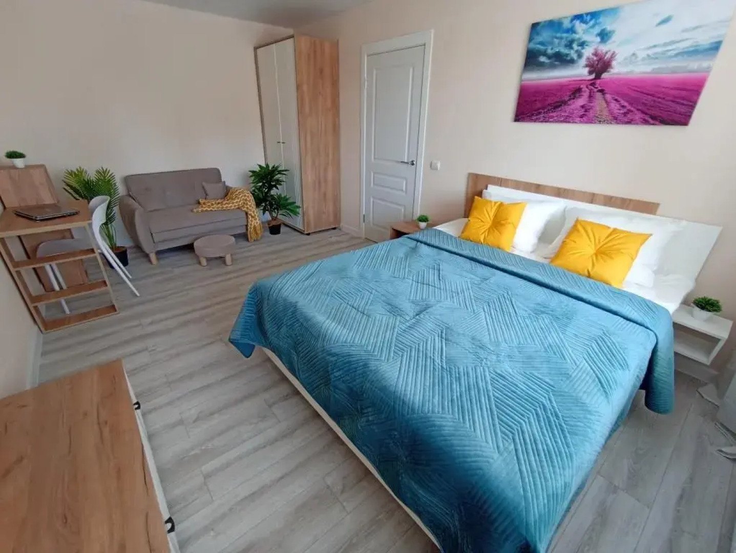 Апартаменты 1-комнатные сети «Все в гости» на ул.Кузнецова 97А на 3 этаже