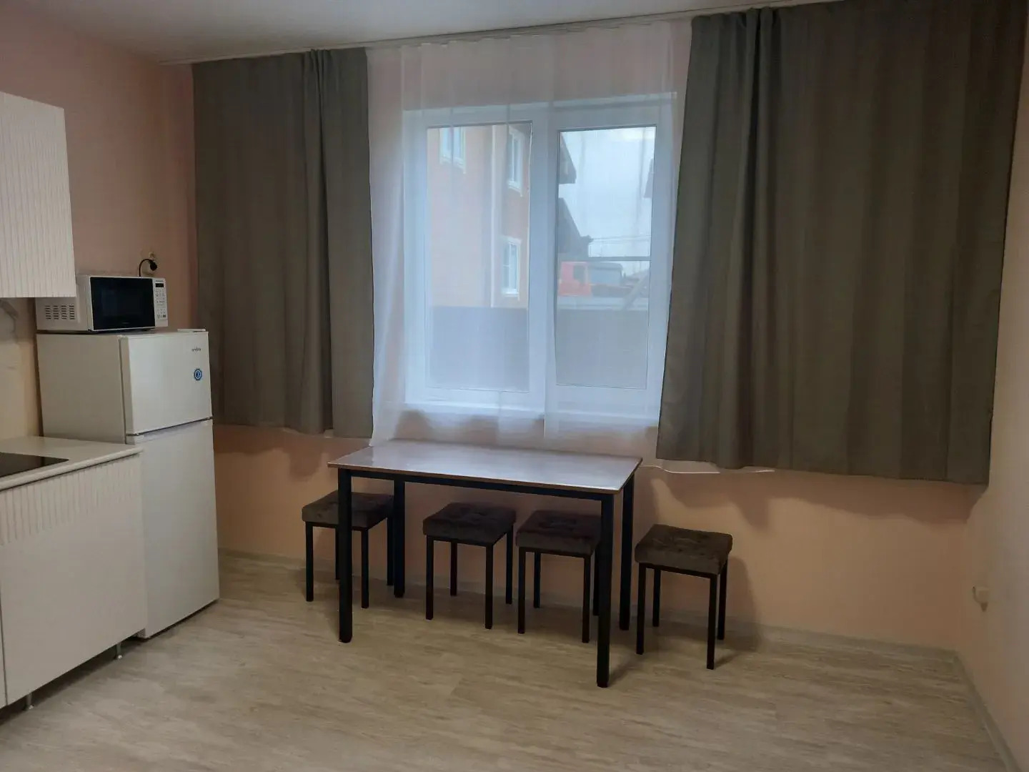 Апартаменты Вместительные Двухкомнатные  №2 в Новом Доме для Проживания от 1 до 4 Человек