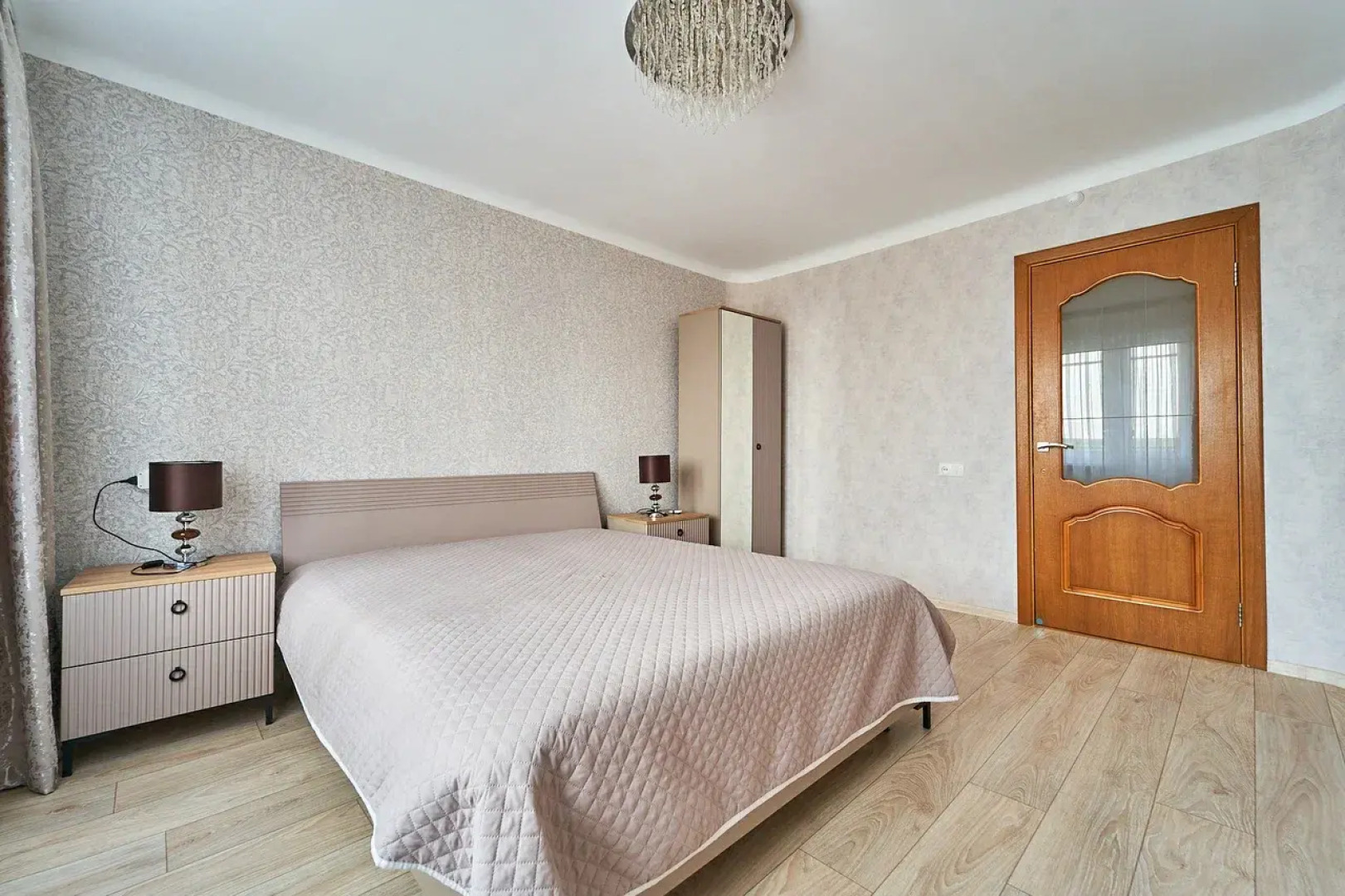 Квартира Большая 4-х комнатная квартира недалеко от центра