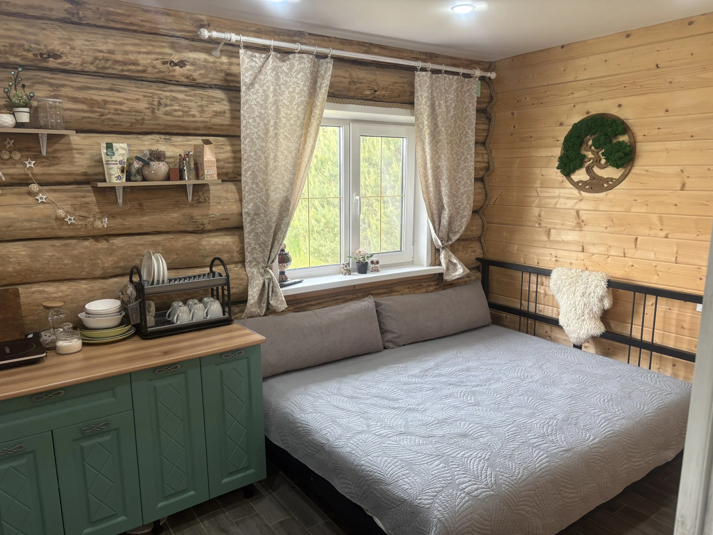 Частный дом из бревна с баней