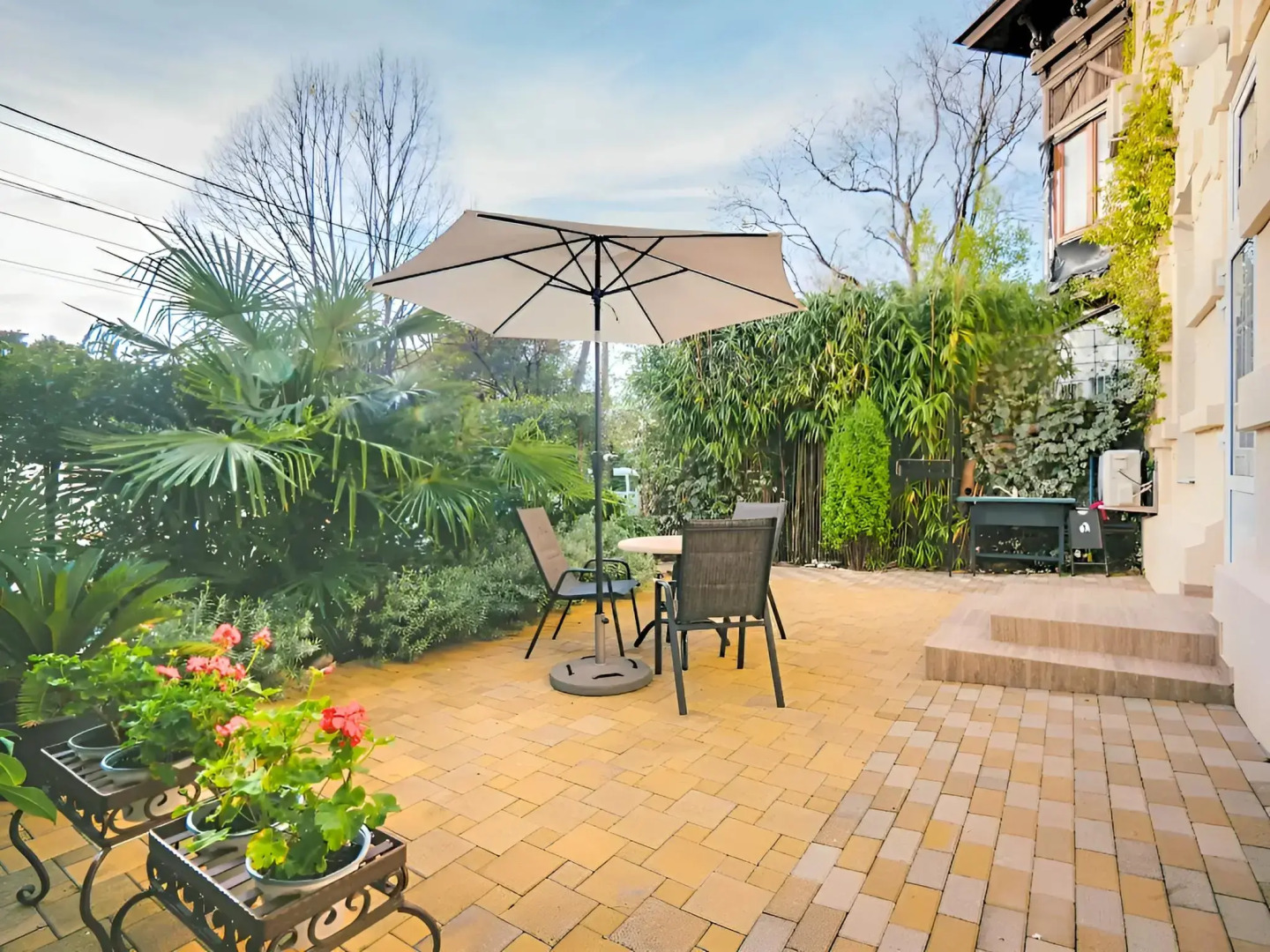 Апартаменты GoodZone на Театральной 1