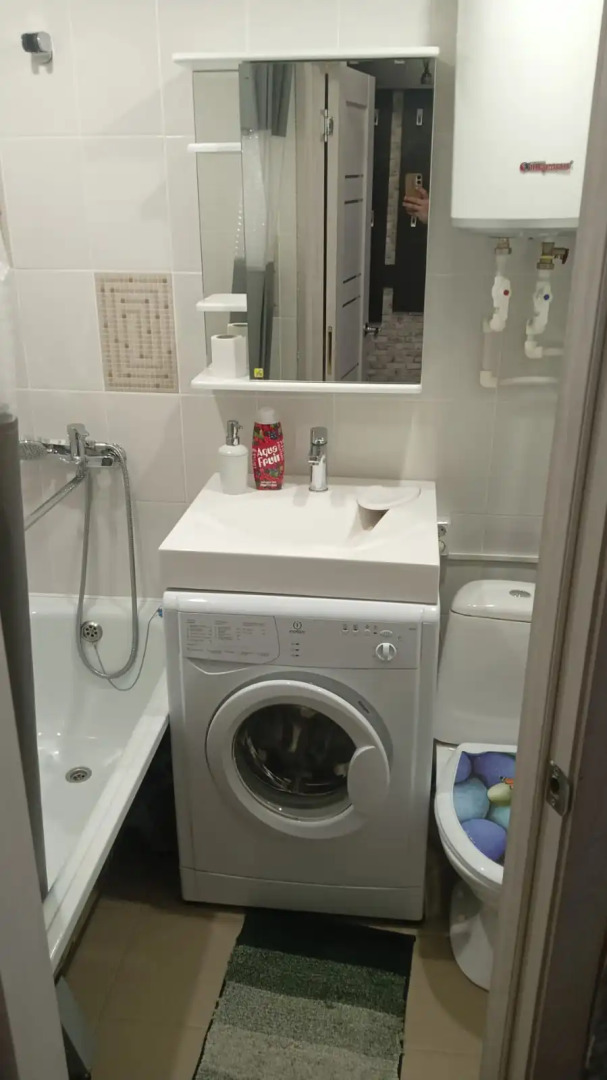 Апартаменты Двухкомнатная квартира с ремонтом рядом с озером