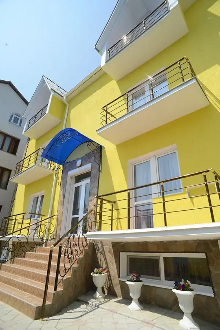 Отель Роман