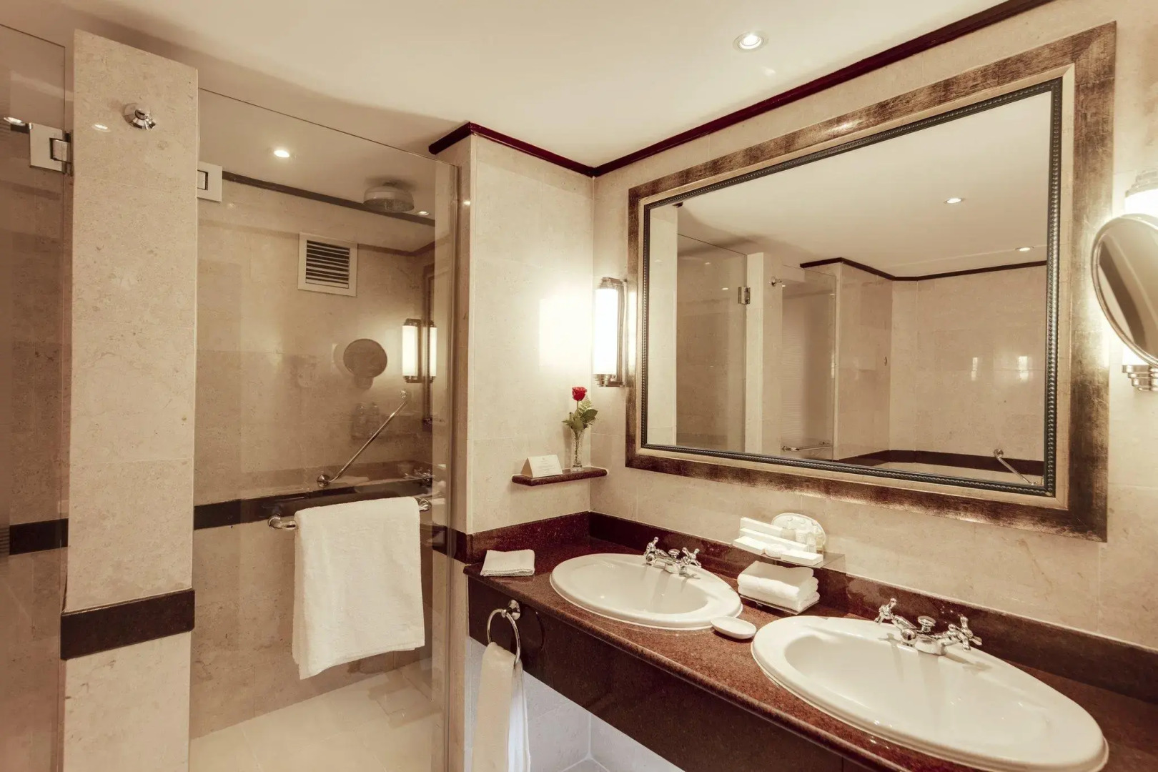 Отель Kampala Serena